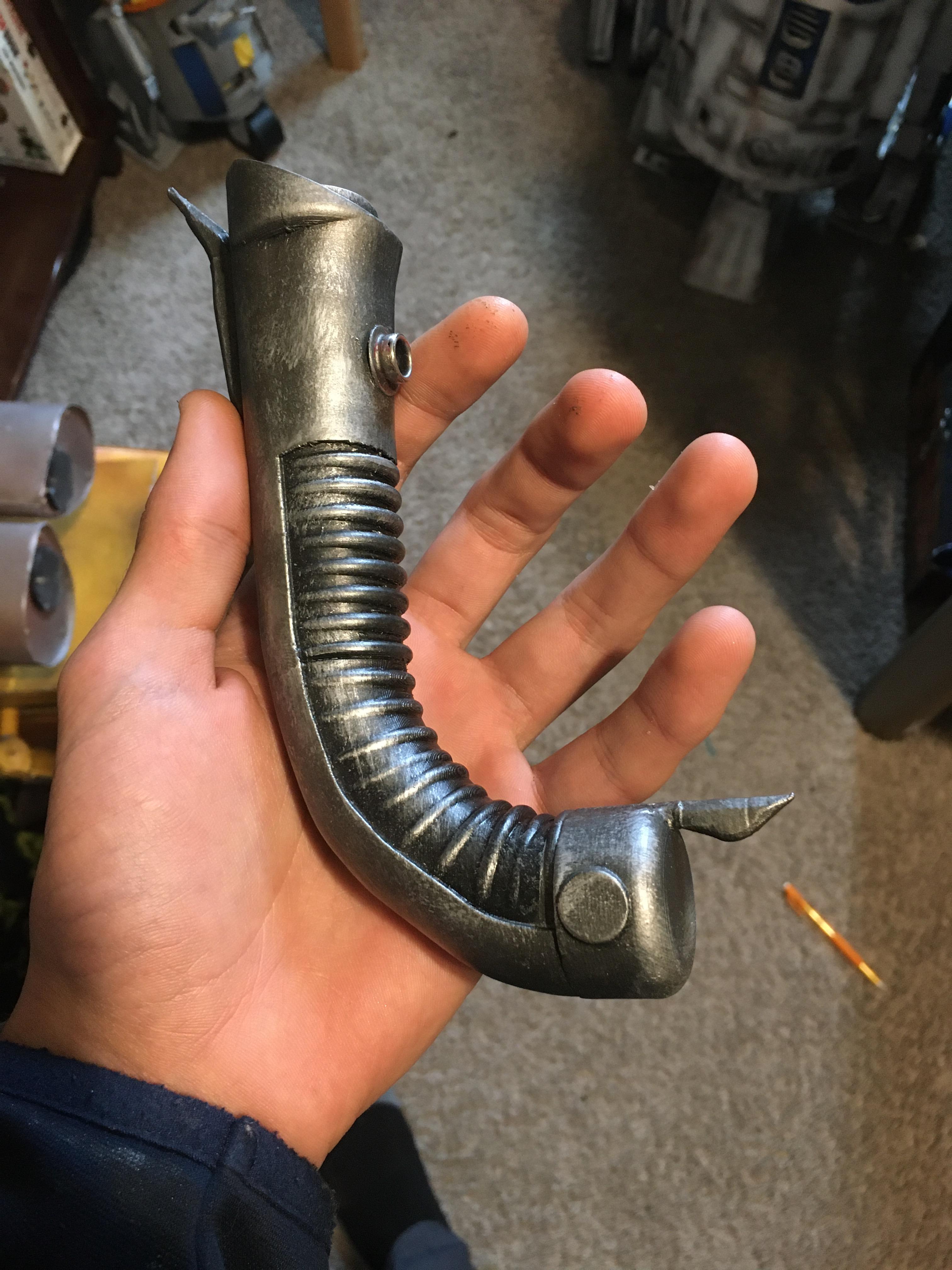 Here’s my take on Darth Bane’s Lightsaber Hilt r/StarWars