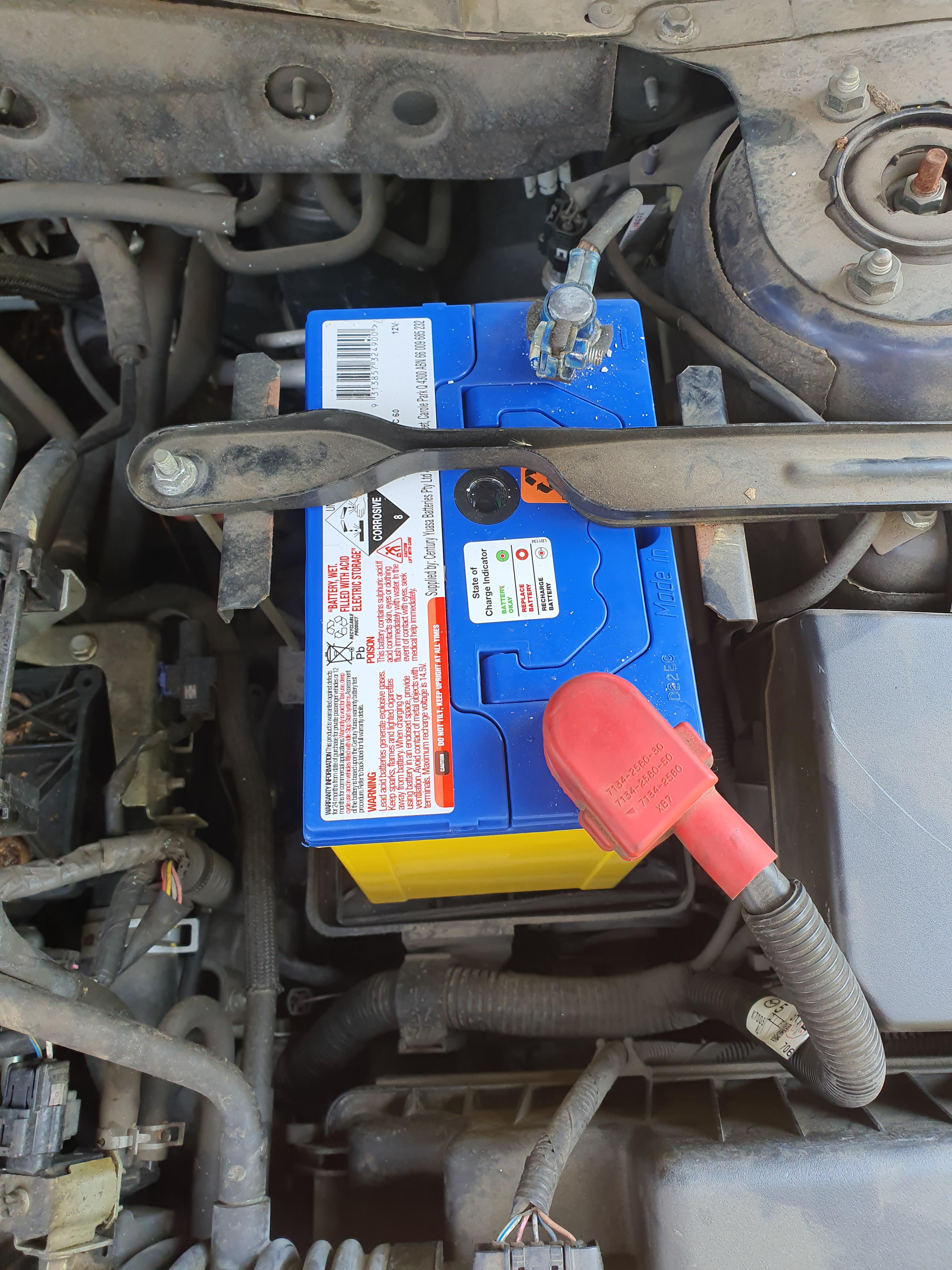 Does the car battery have to be a tight fit? r/mechanic