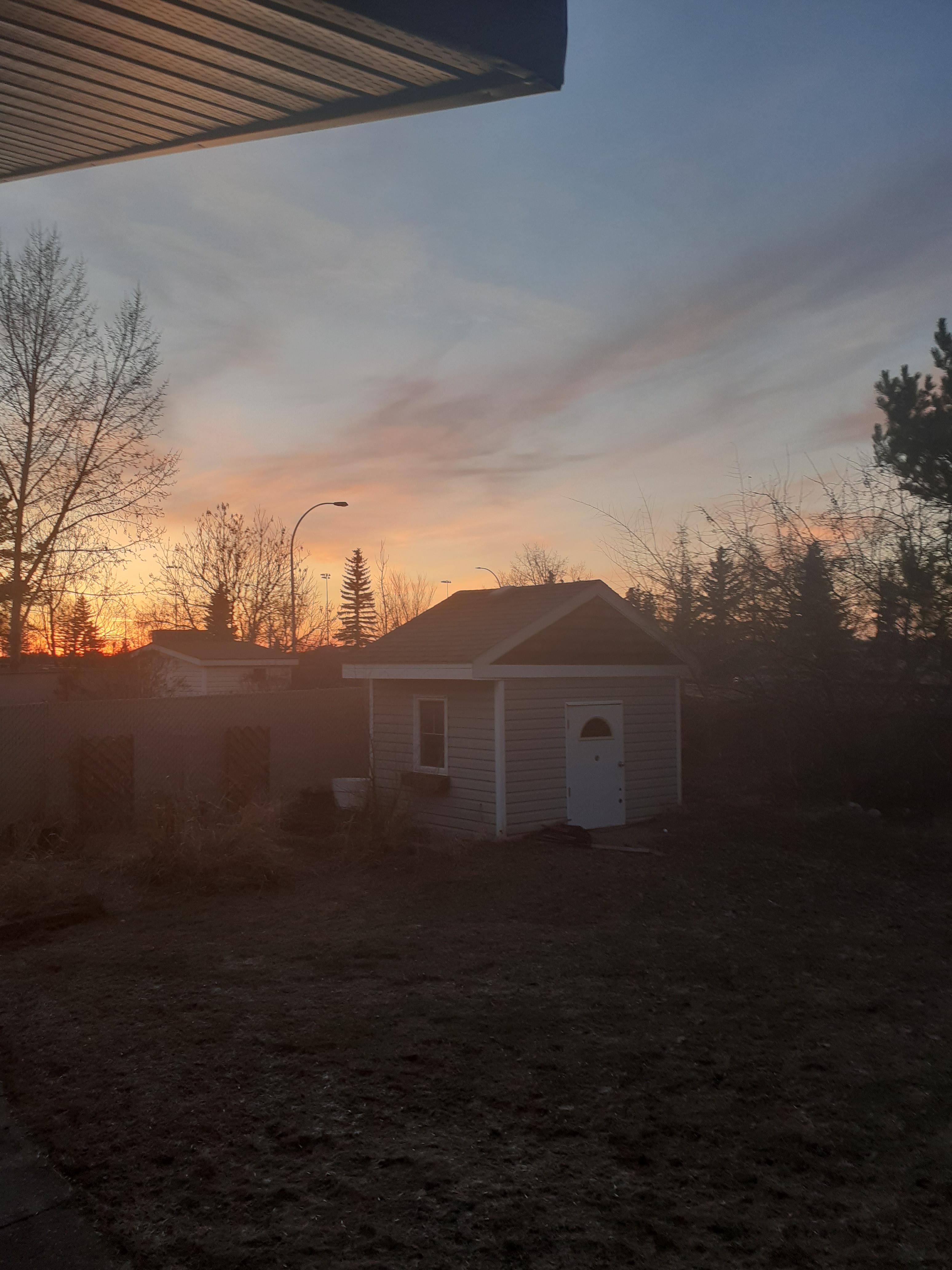 Edmonton Backyard Sunset r/pics