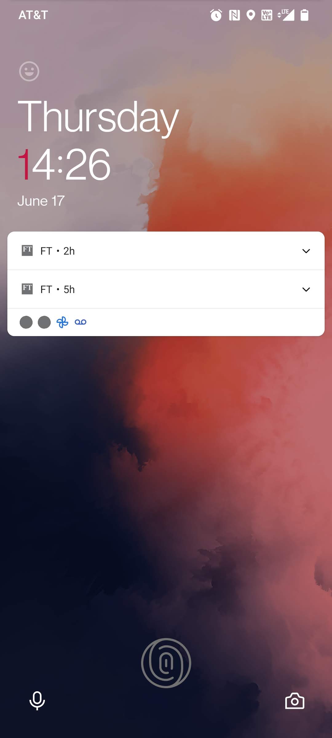 The default OnePlus 7T lock screen displays the 24hour time with a red