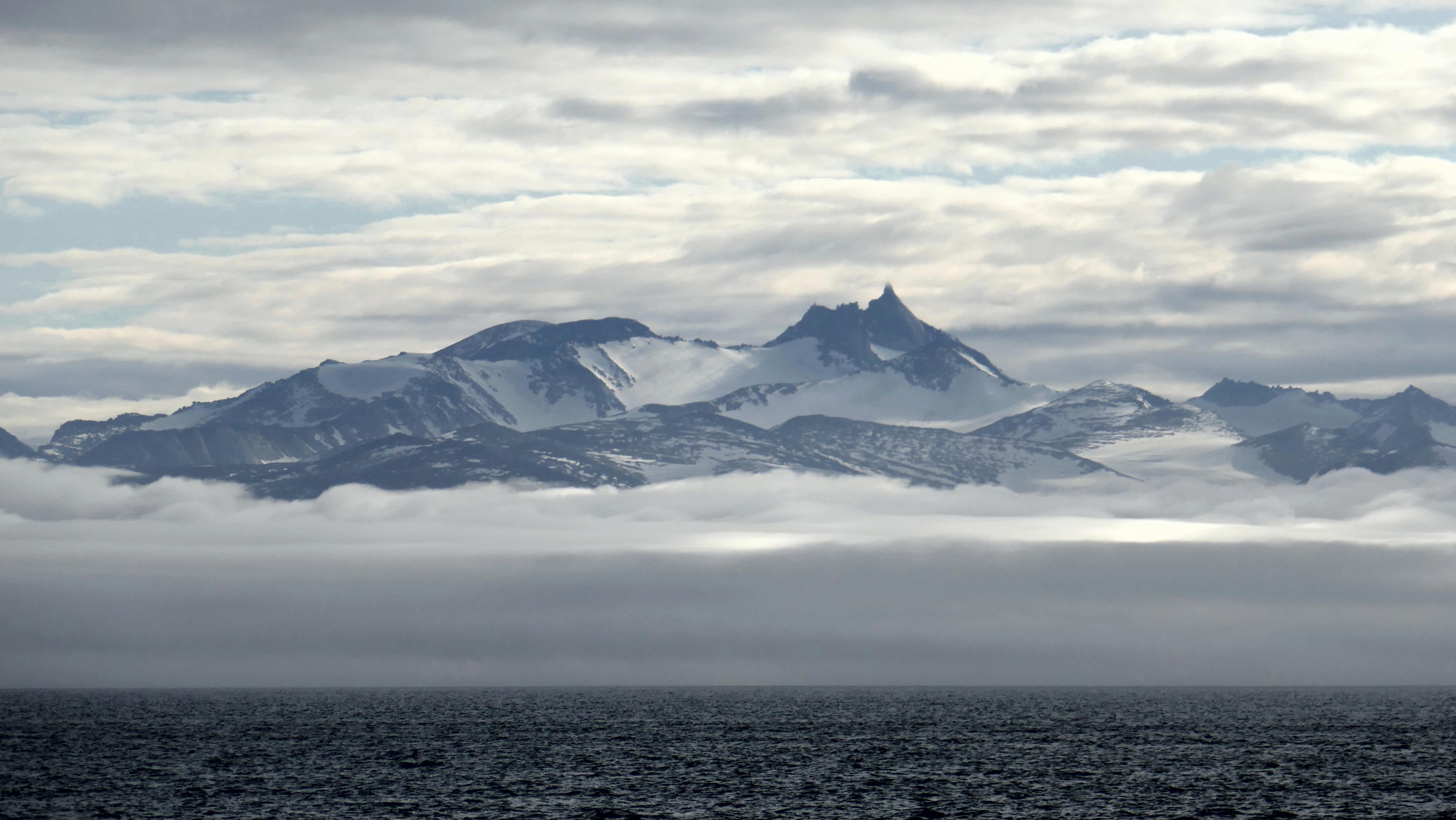 Baffin Island, Canada [OC][5472x3080] r/EarthPorn