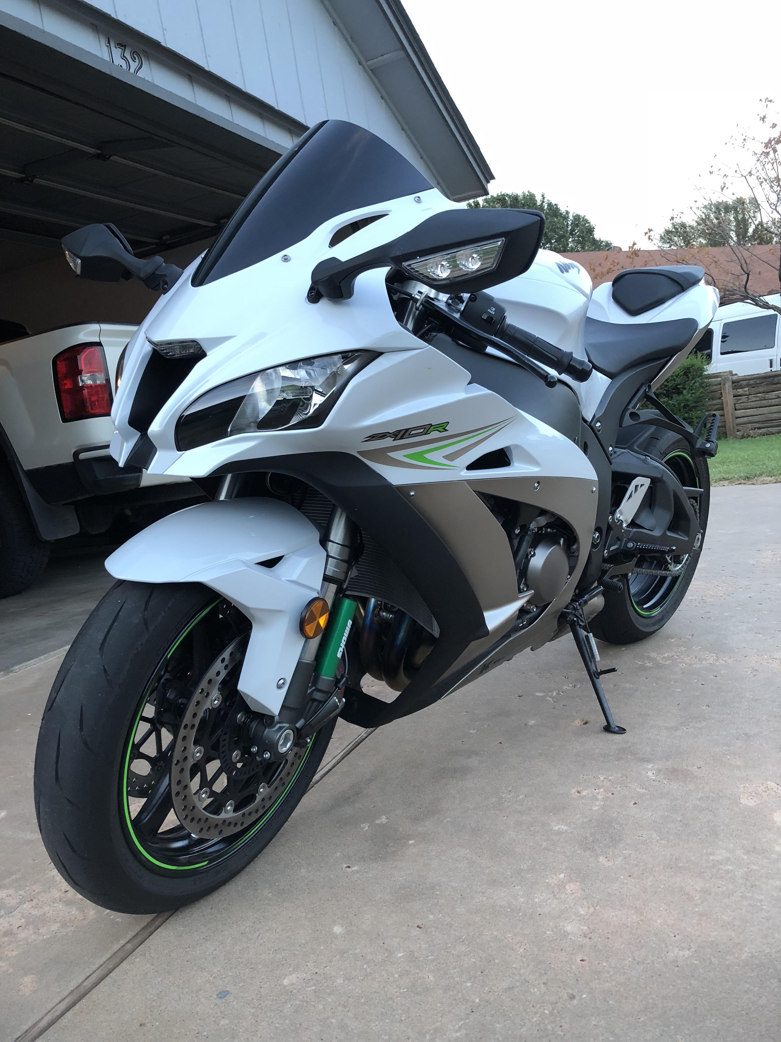 2017 ZX10R bought this yesterday and it’s looking pretty good r/Kawasaki