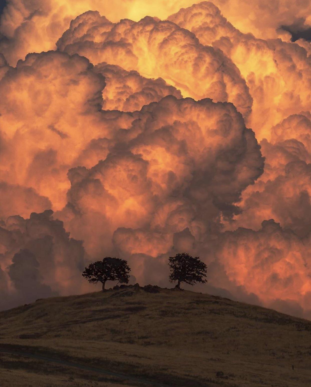 Clouds on fire. r/pics