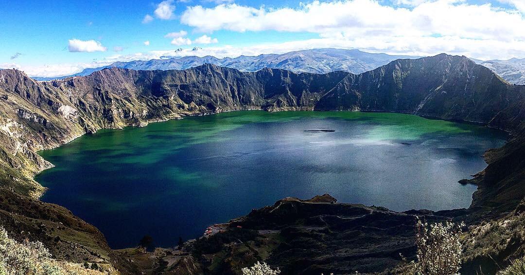 Took 3 days to hike up to this volcanic crater lake at 4000m Laguna