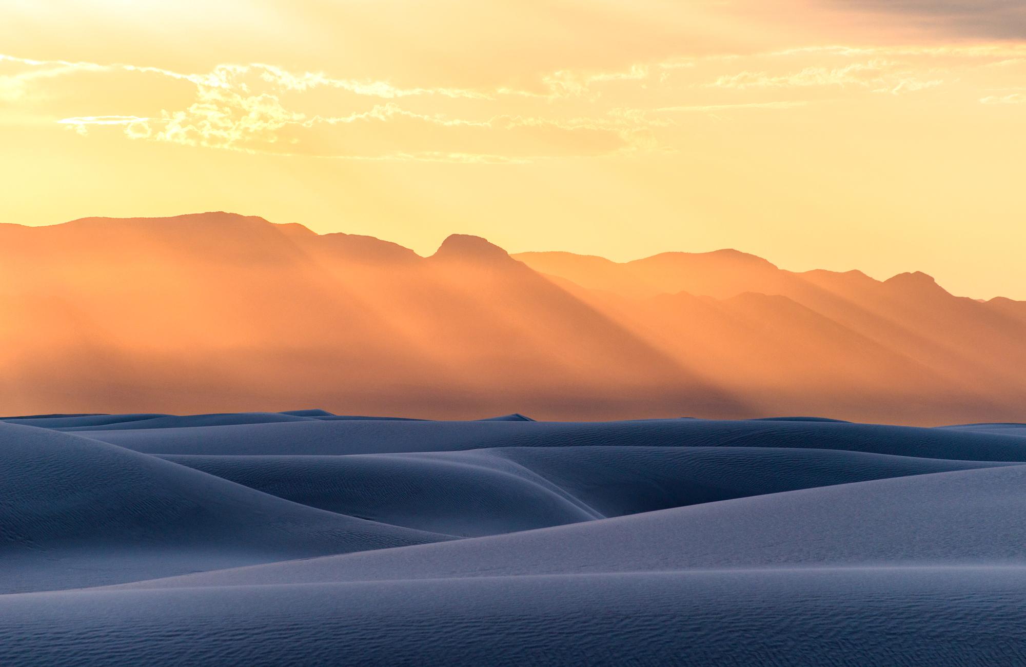 Saw this unreal evening light over White Sands, New Mexico [2000x1300