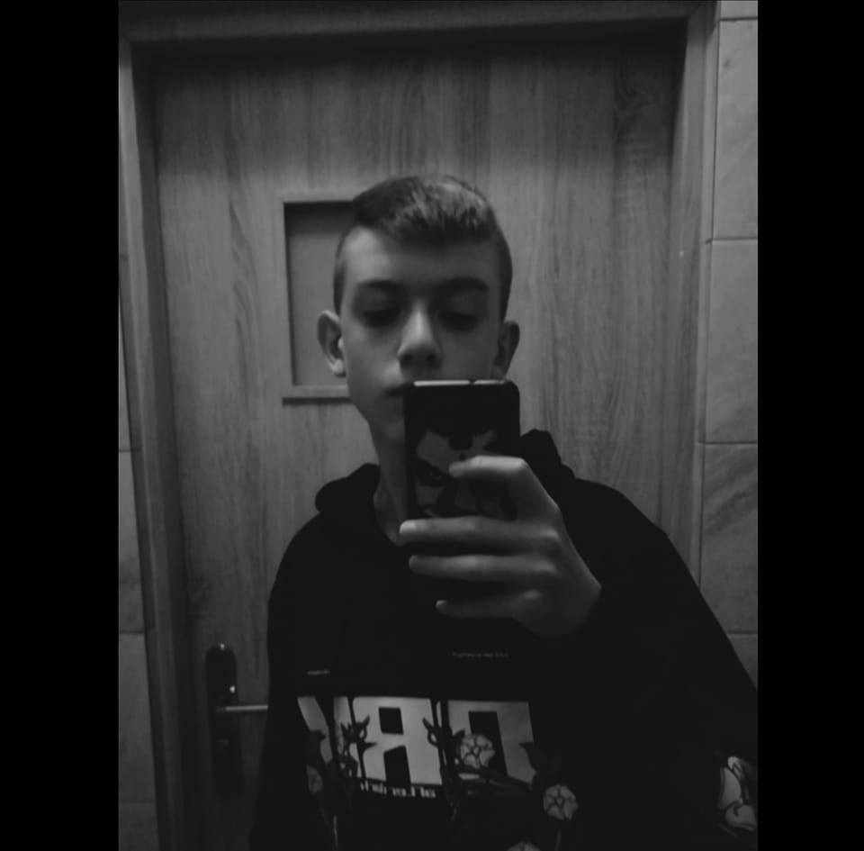 What hairstyle would fit me / What should I do with my hair? r