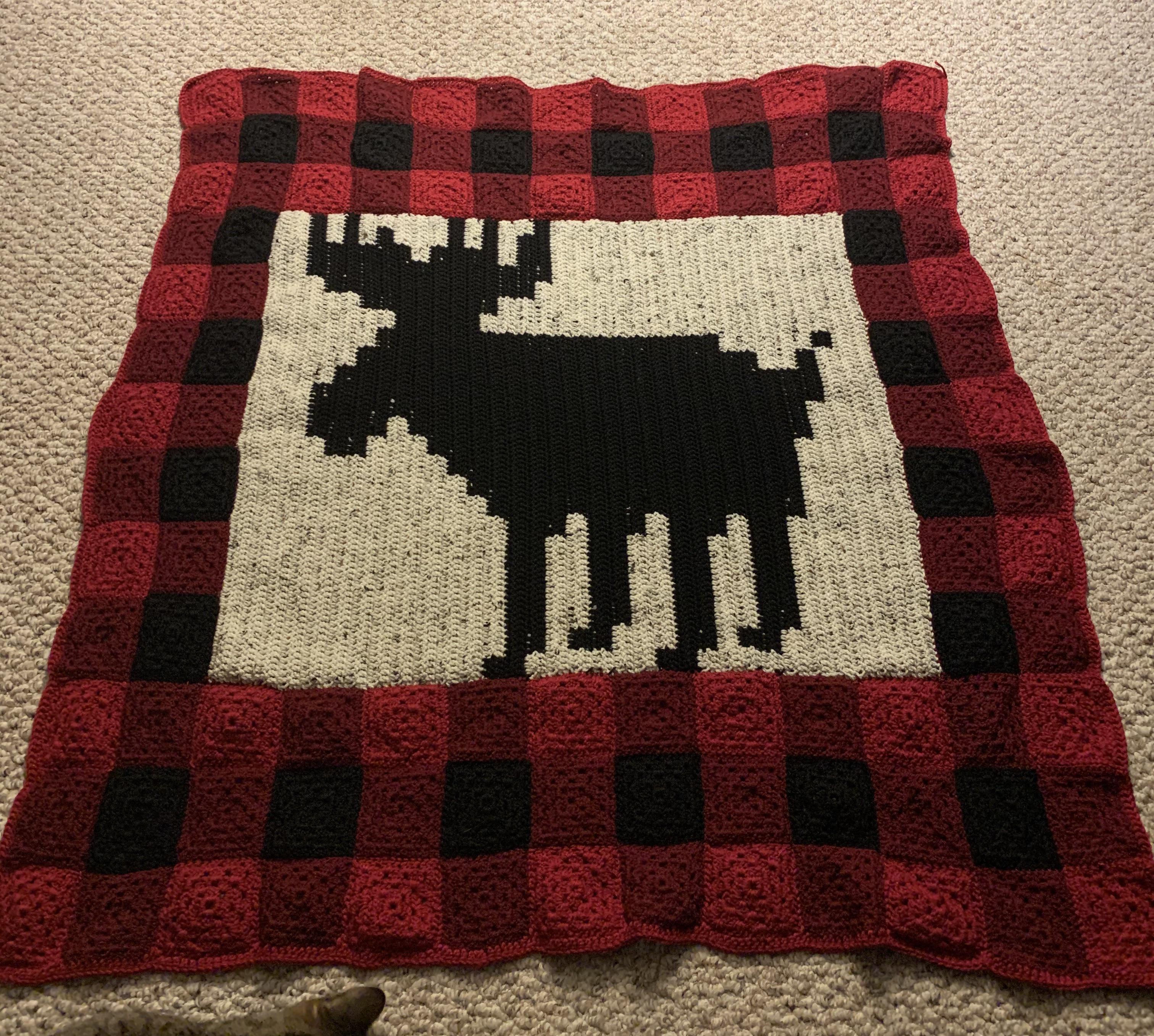 A moose blanket for my mom! r/crochet