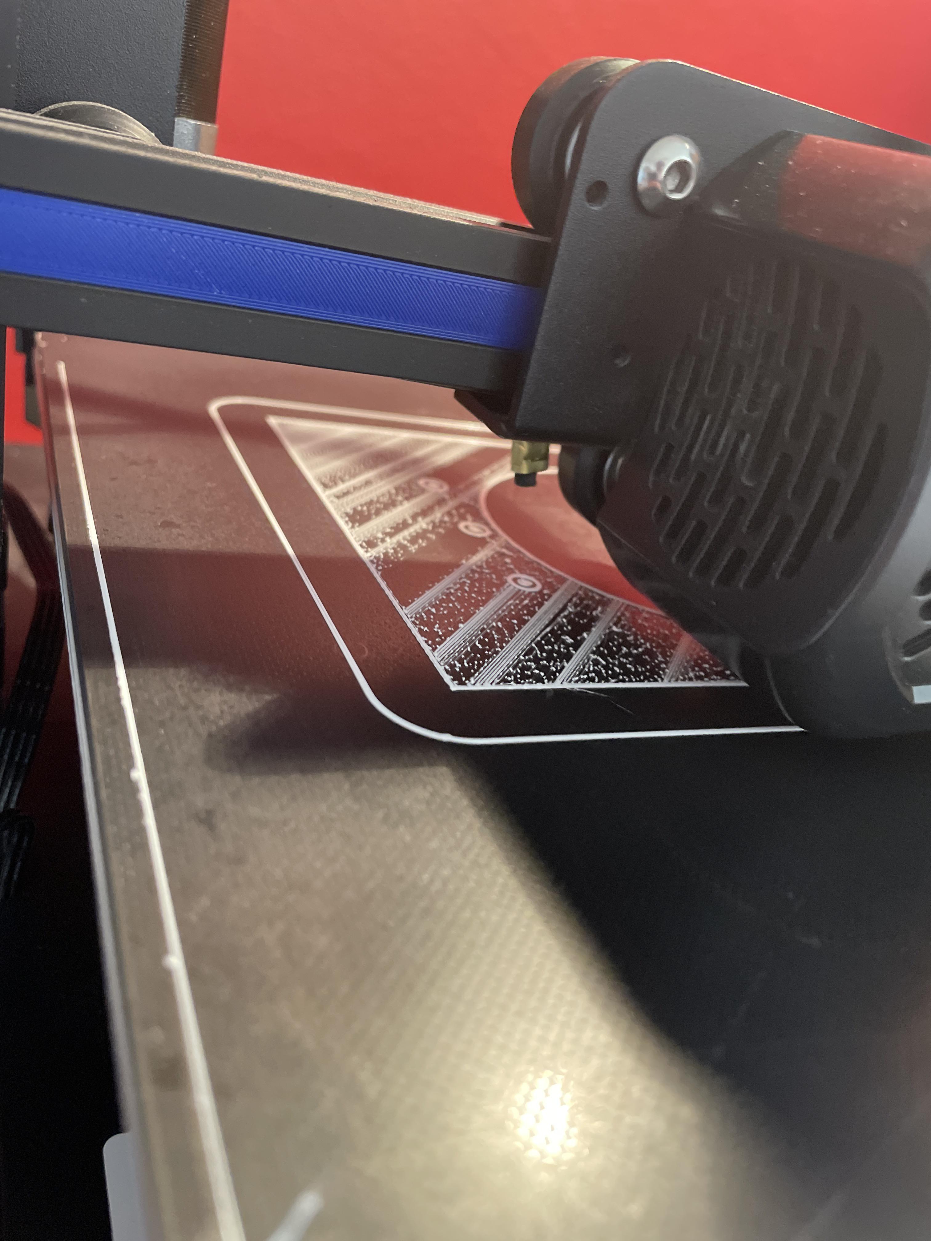 How is this possible? Ender 3 v2 and i use Cura. And how do u fix this