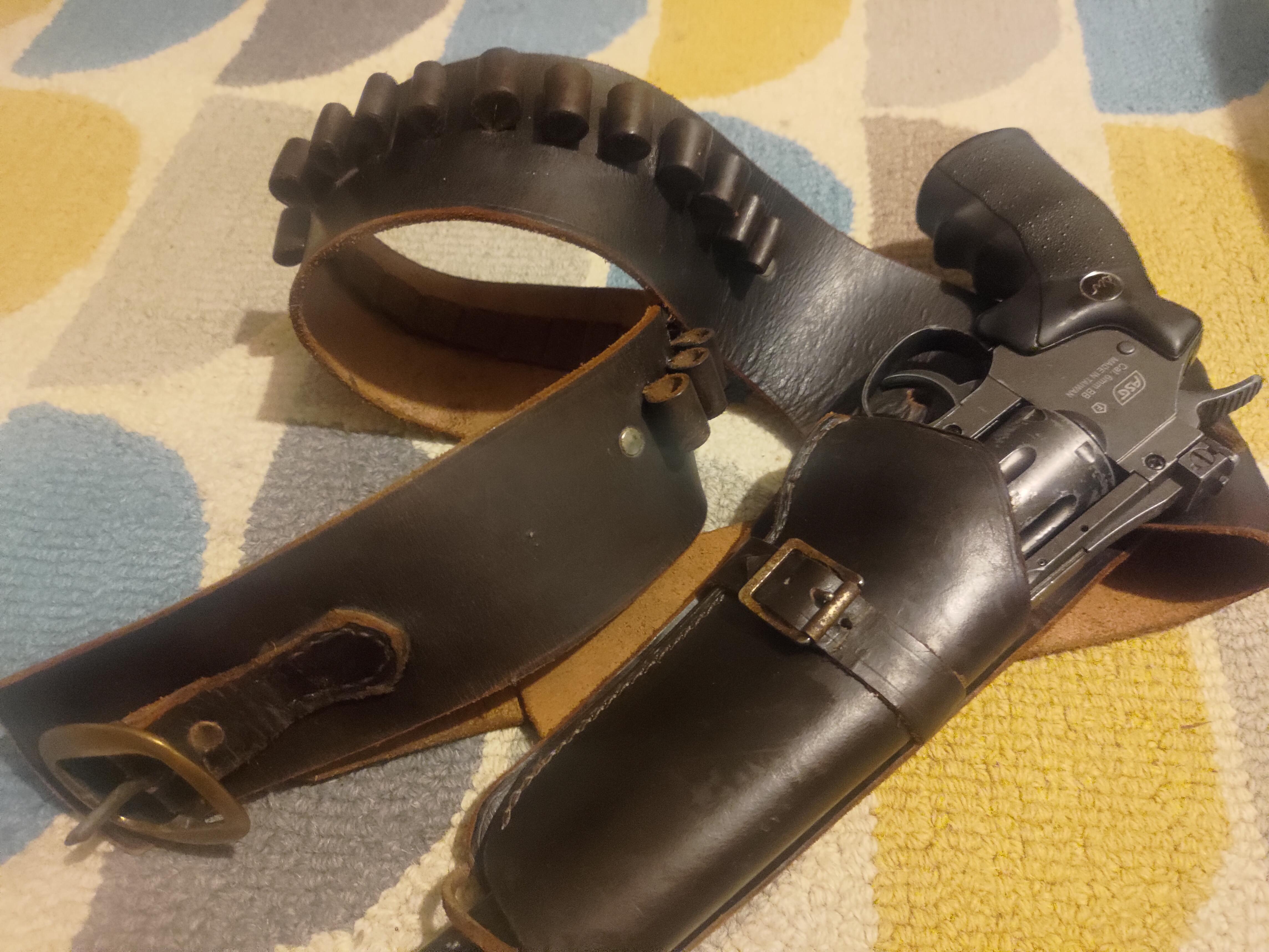 I want to recreate the holster from this belt larger, what kind