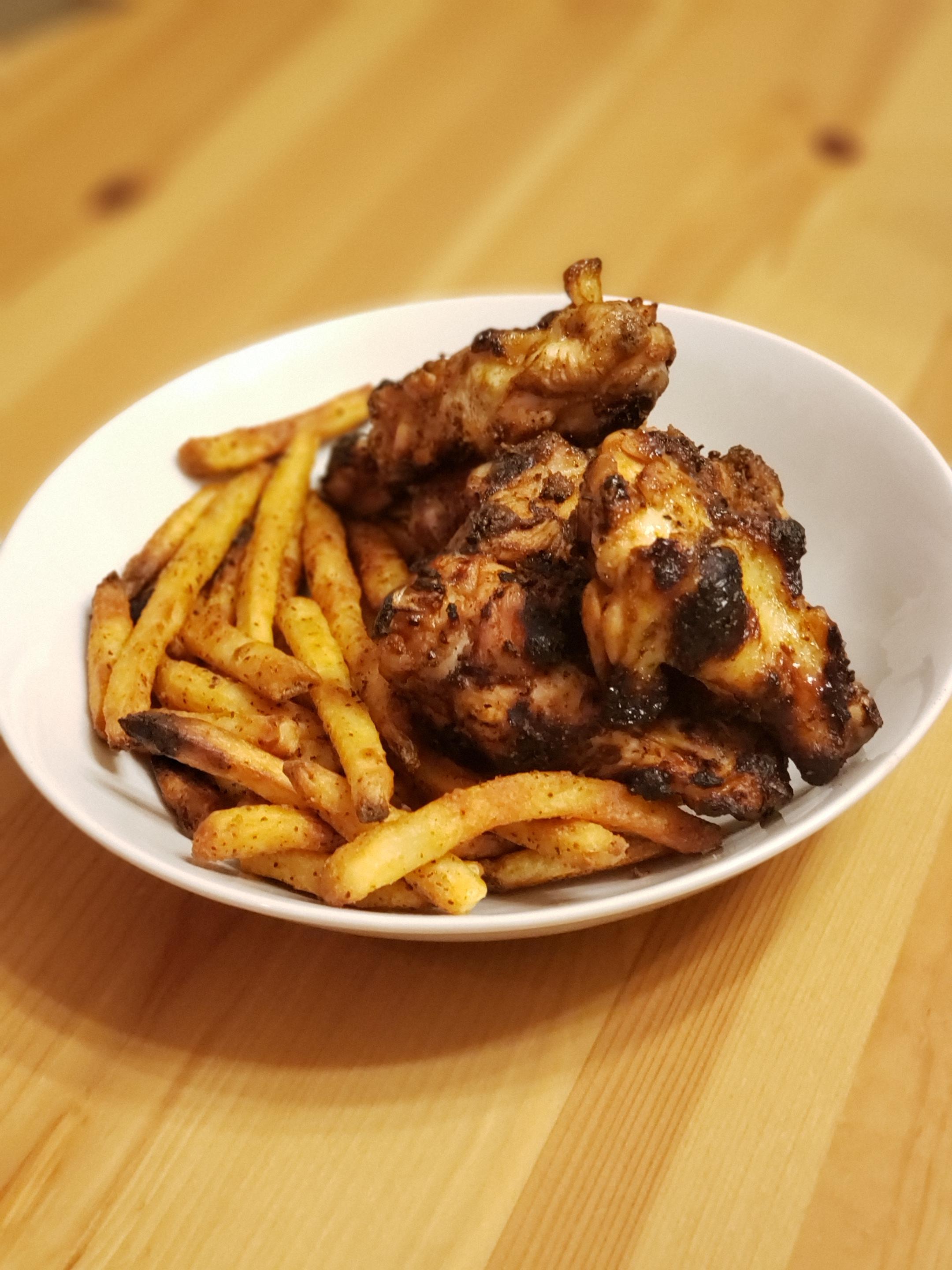 [Homemade] Grilled Chicken Wings With Seasoned Fries r/food