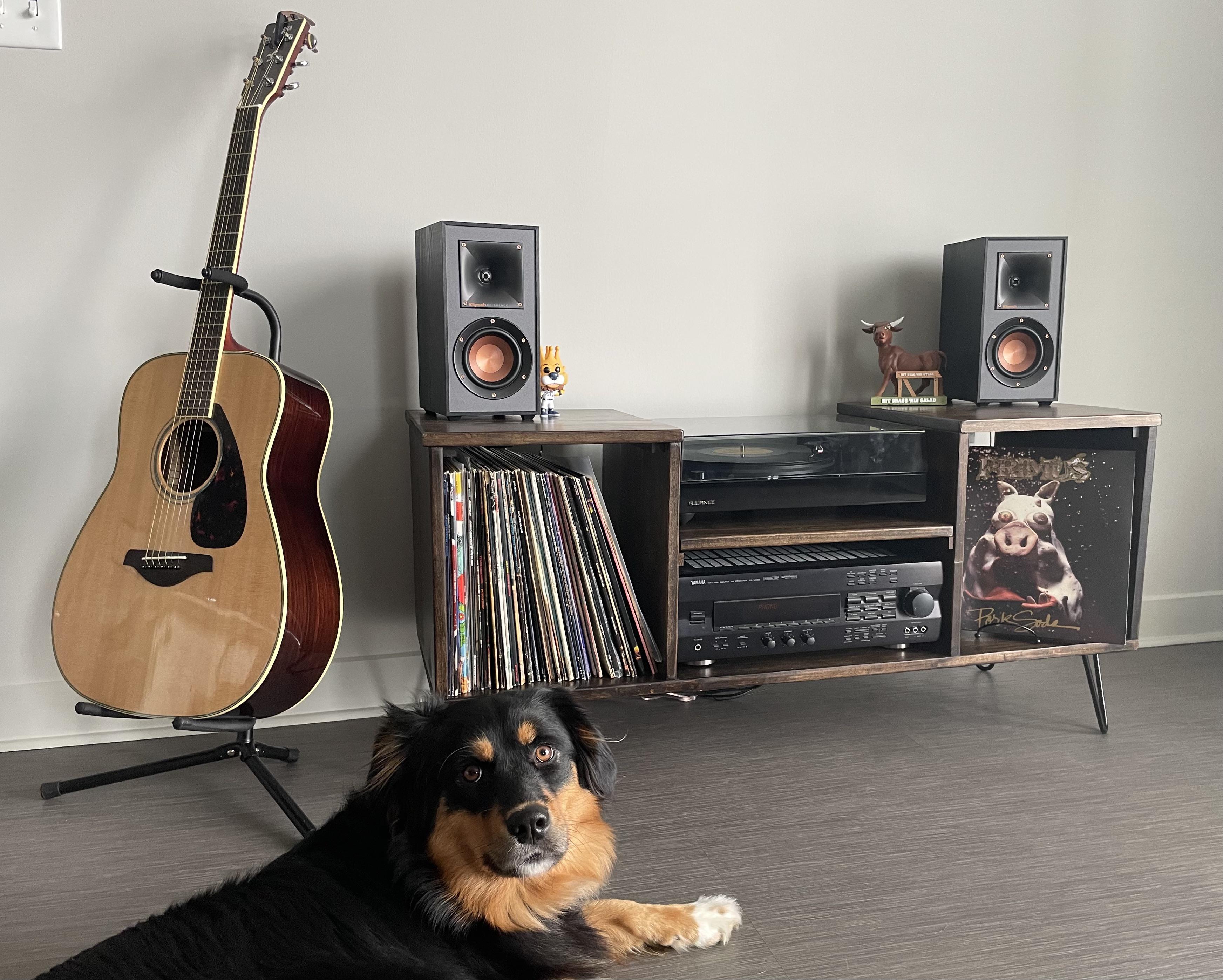 New apartment has just enough room for a little listening space. r/listeningspaces