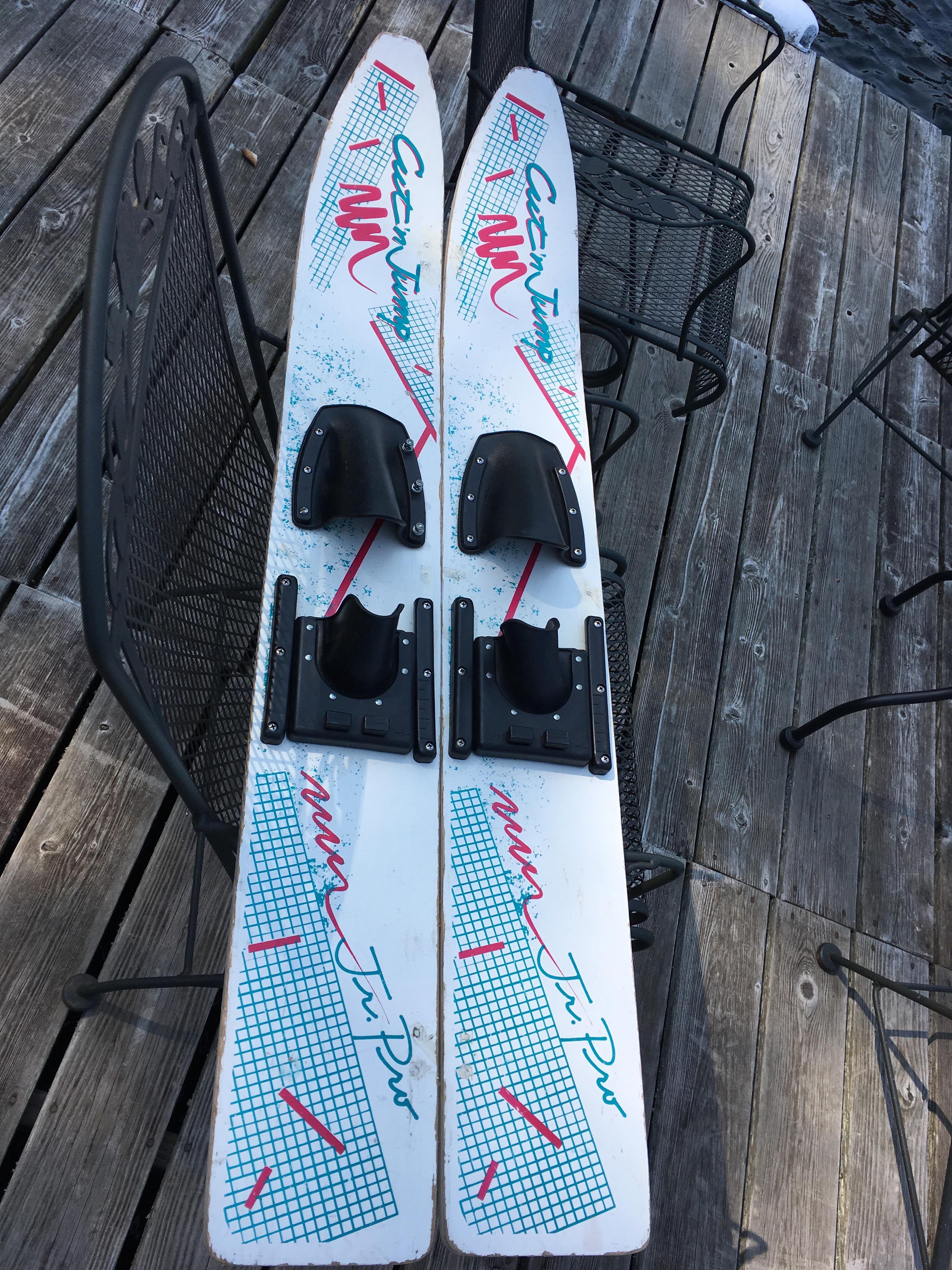These junior water skis r/VaporwaveAesthetics