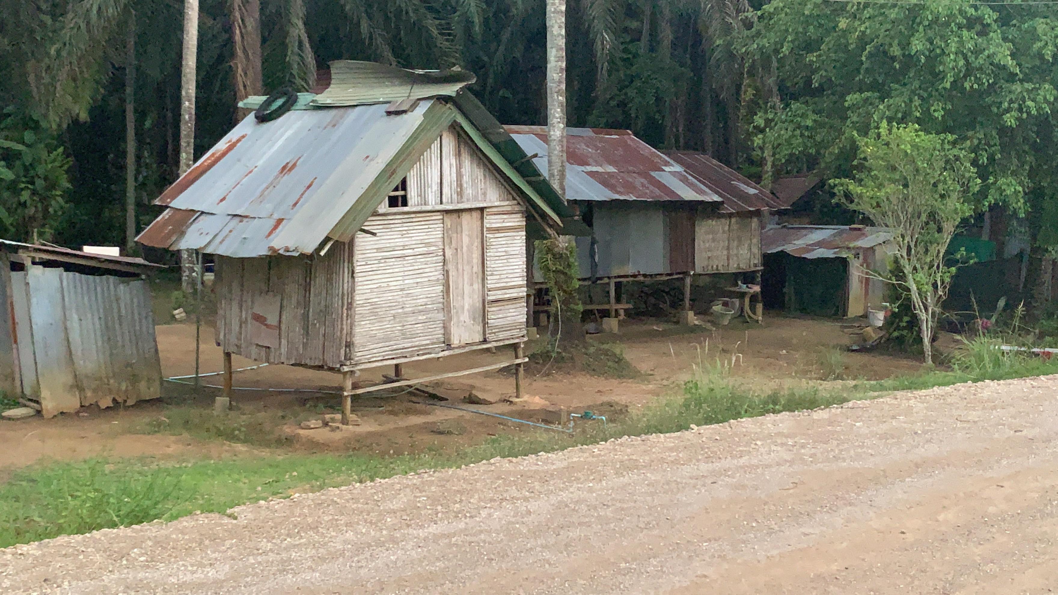 Shanty house in Krabi Thailand r/UrbanHell
