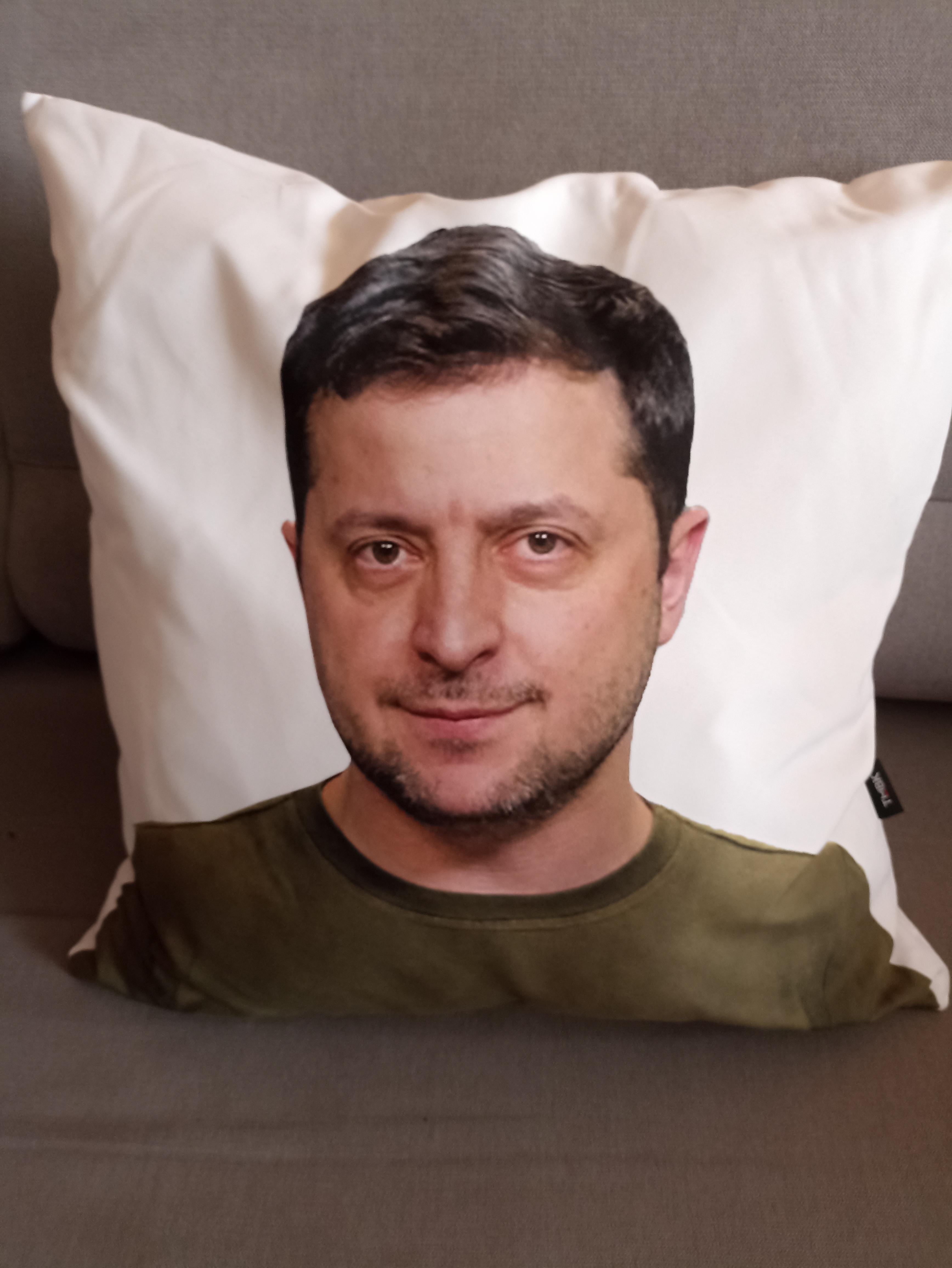 I participated in crowdfunding to buy a Bayraktar for Ukraine and auctioned myself a pillow with