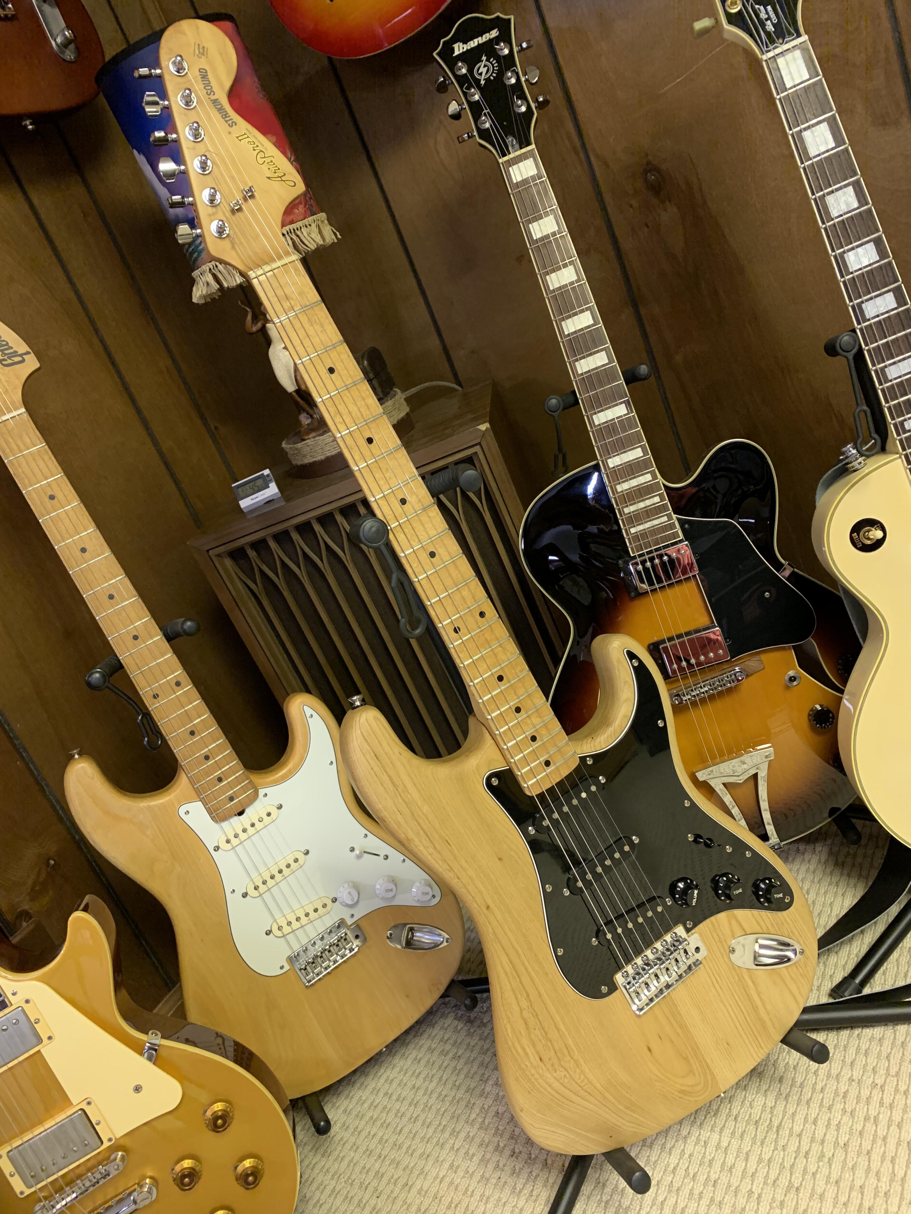 Au Natural. This is the second Matsumoku made Japanese Strat that I’ve freed from its plastic