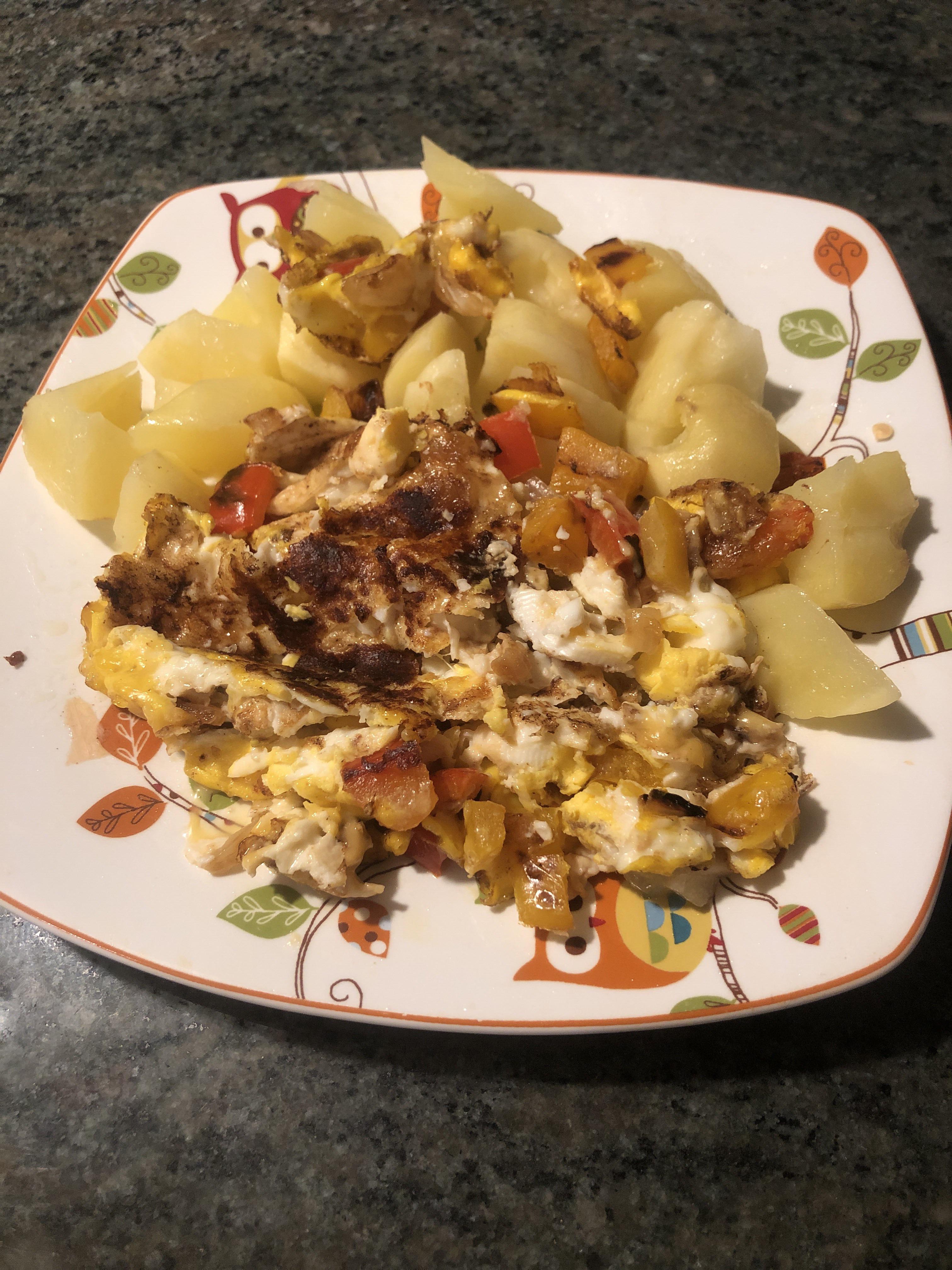 Omelette with peppers, cheese and onions and potatoes! [Homemade] r/food