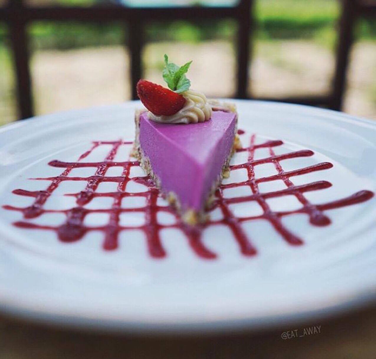 One of the best dessert i ever had! Raspberrycake from Moksa Ubud in Bali [1275x1219][OC] r