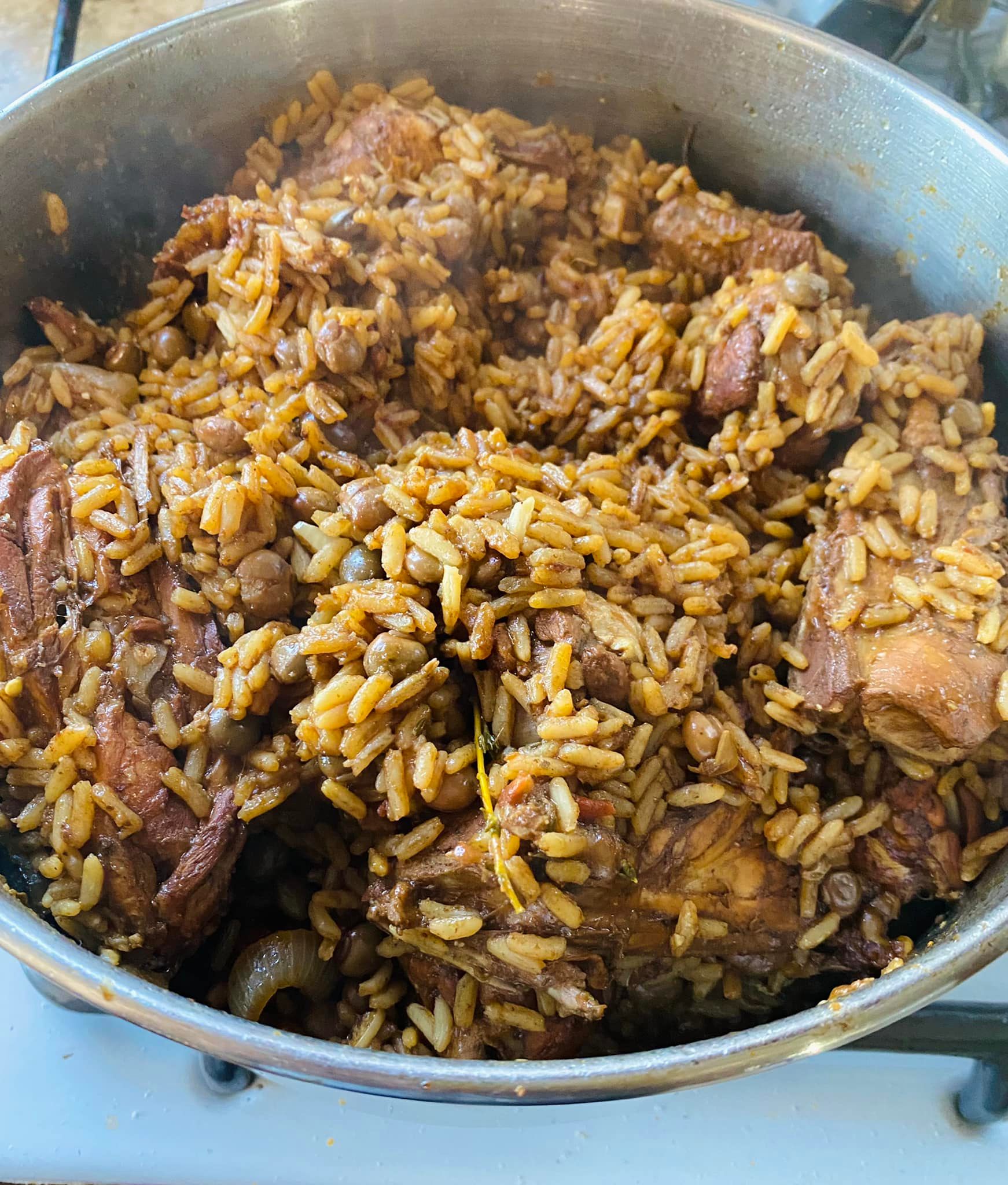 Pigeon Peas Pelau with Chicken Wings and Back r/TrinidadandTobago