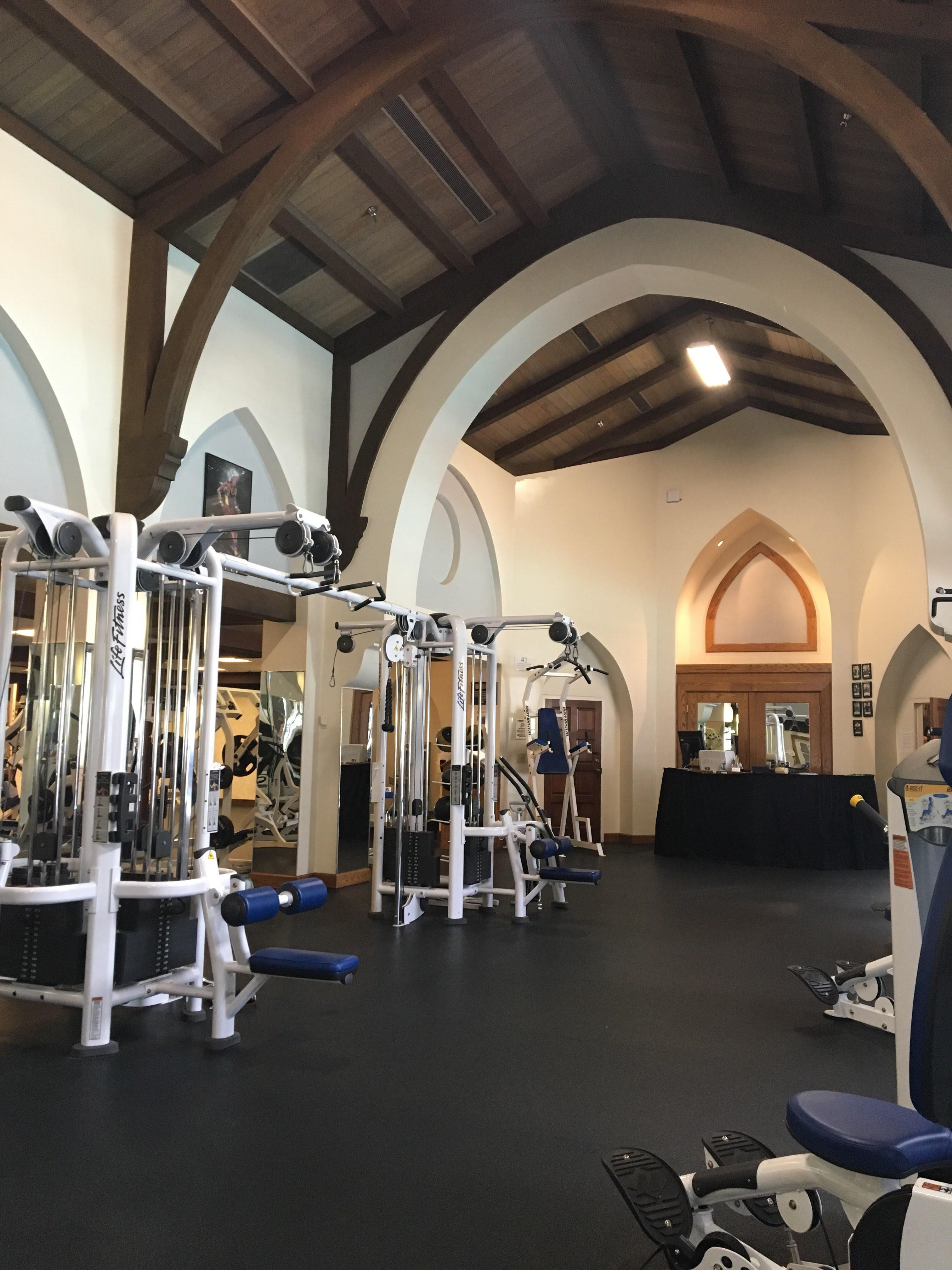 This gym used to be a church r/mildlyinteresting