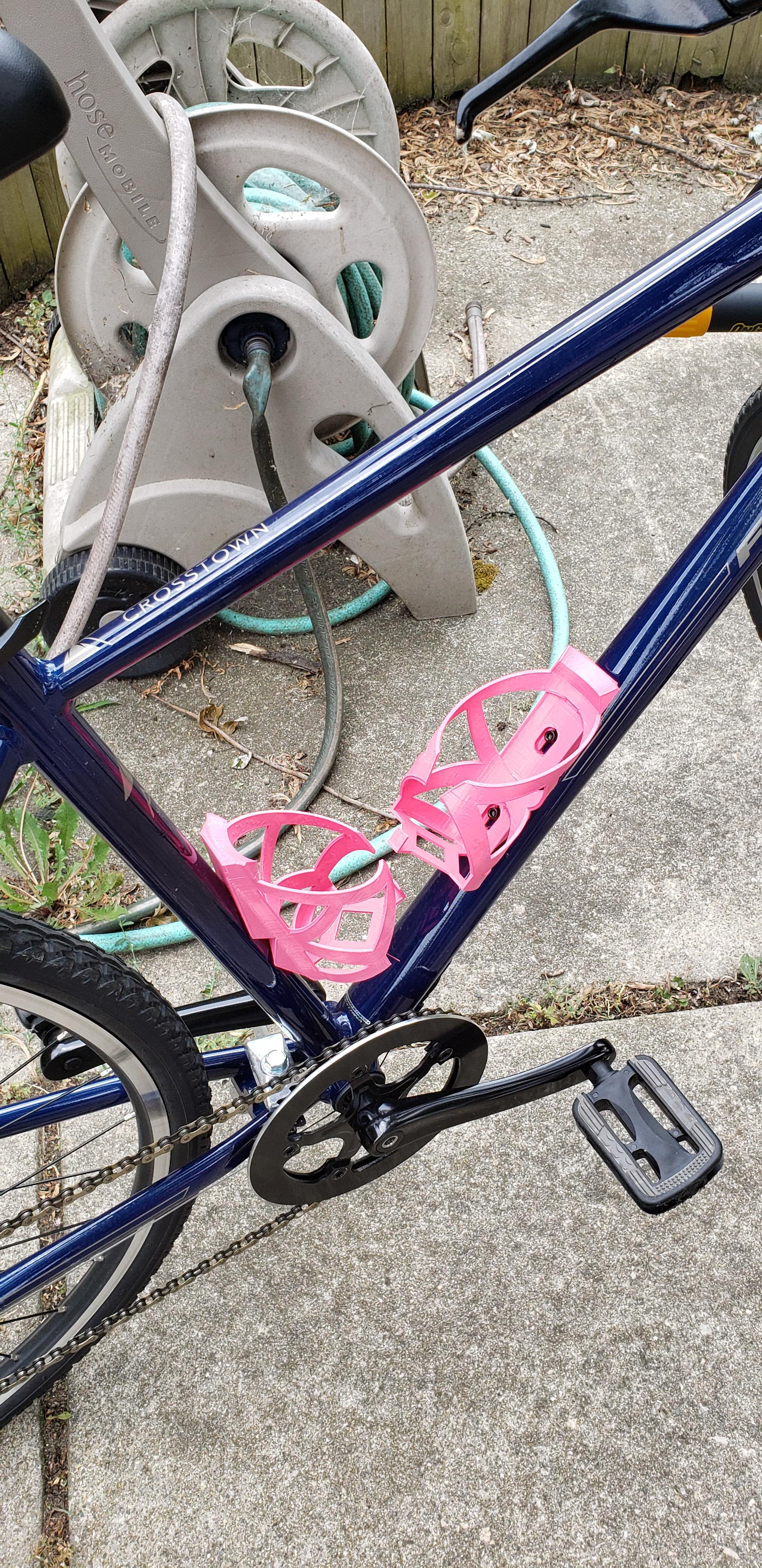 I added two 3d printed cup holders to my girlfriend's new bike r