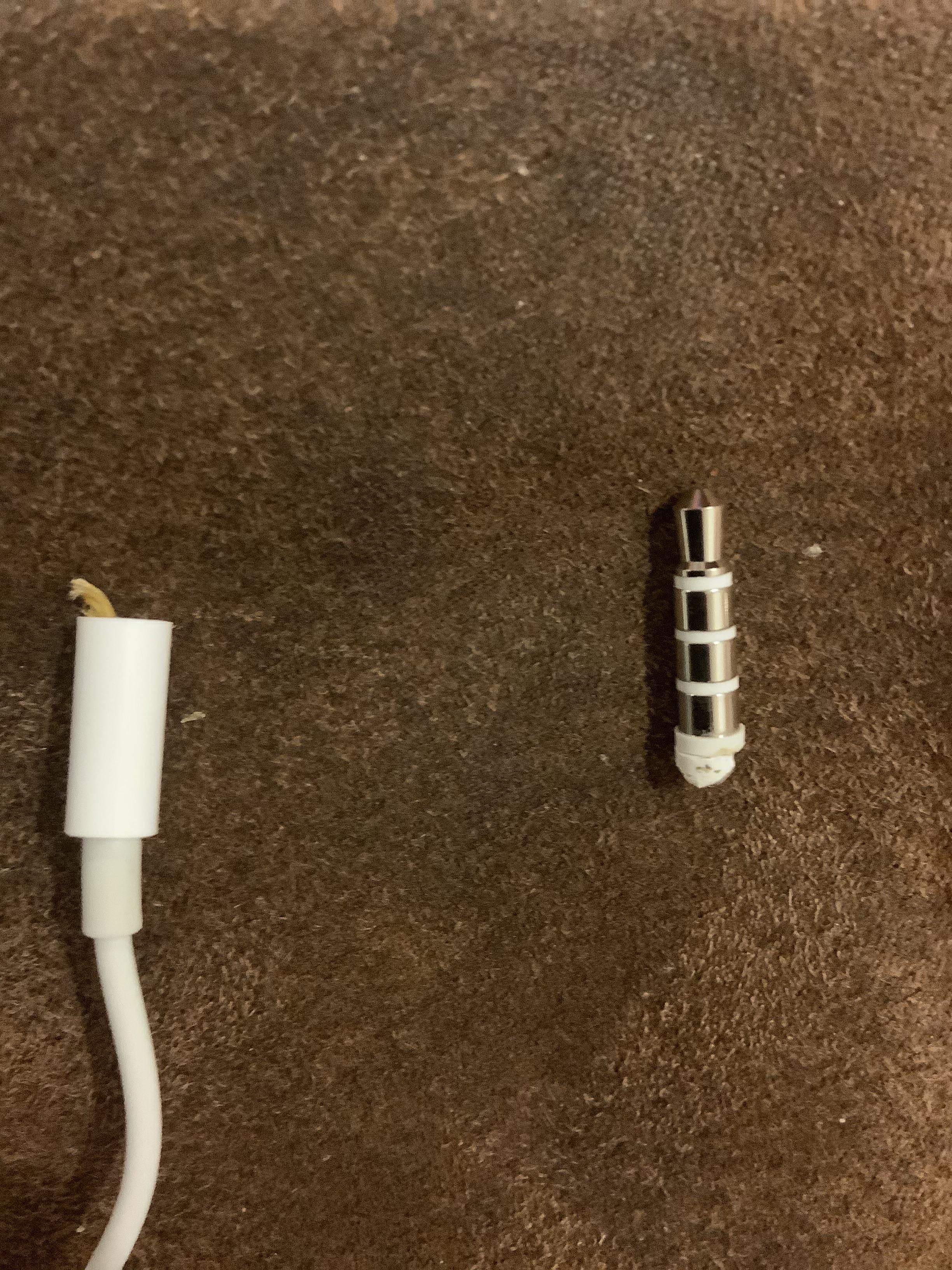 My earbuds broke in the worst way possible r/mildlyinfuriating