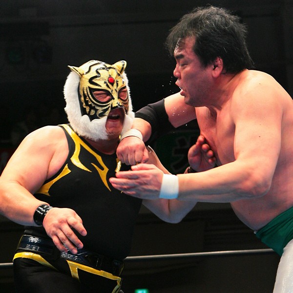 Mitsuharu Misawa elbowing The original Tiger Mask r/SquaredCircle