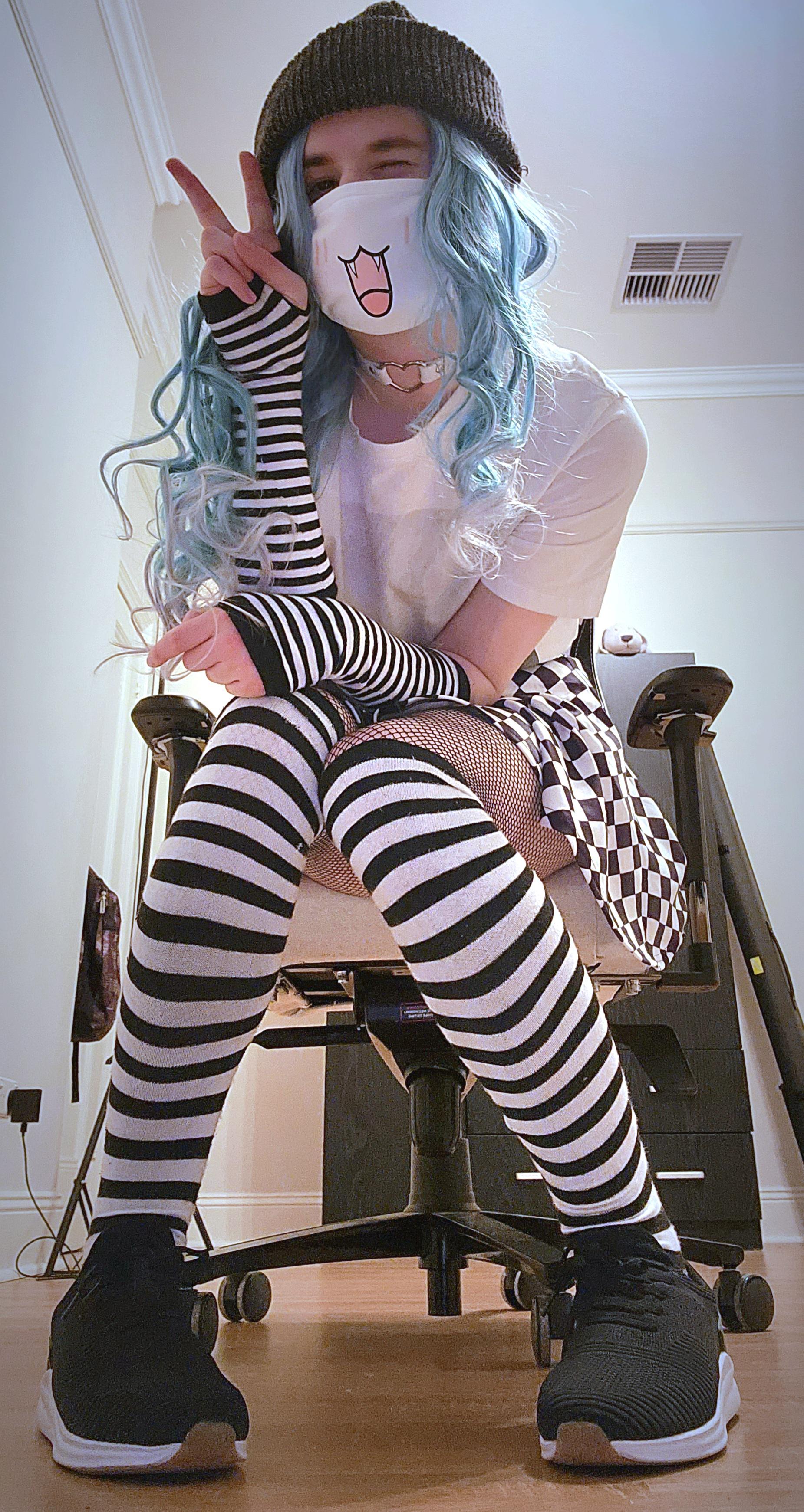 Does blue hair look good?   r/femboy