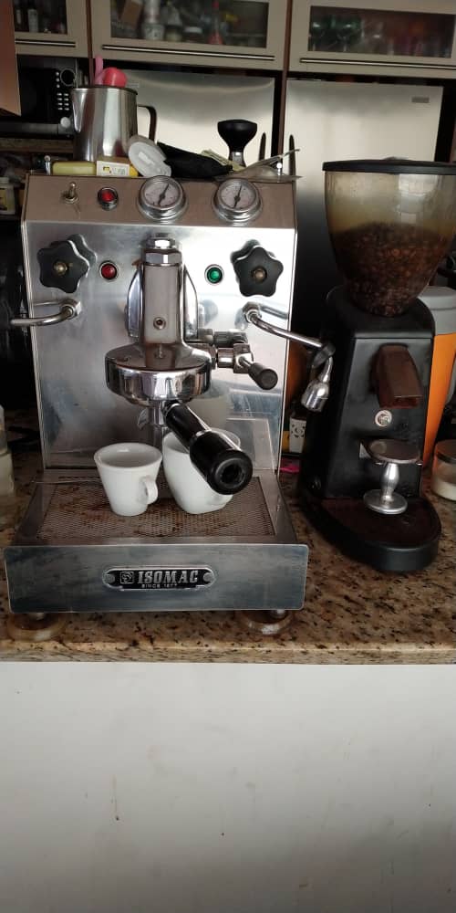 A friends station since 2005, you can see the years on the equipment ^_^ r/coffeestations