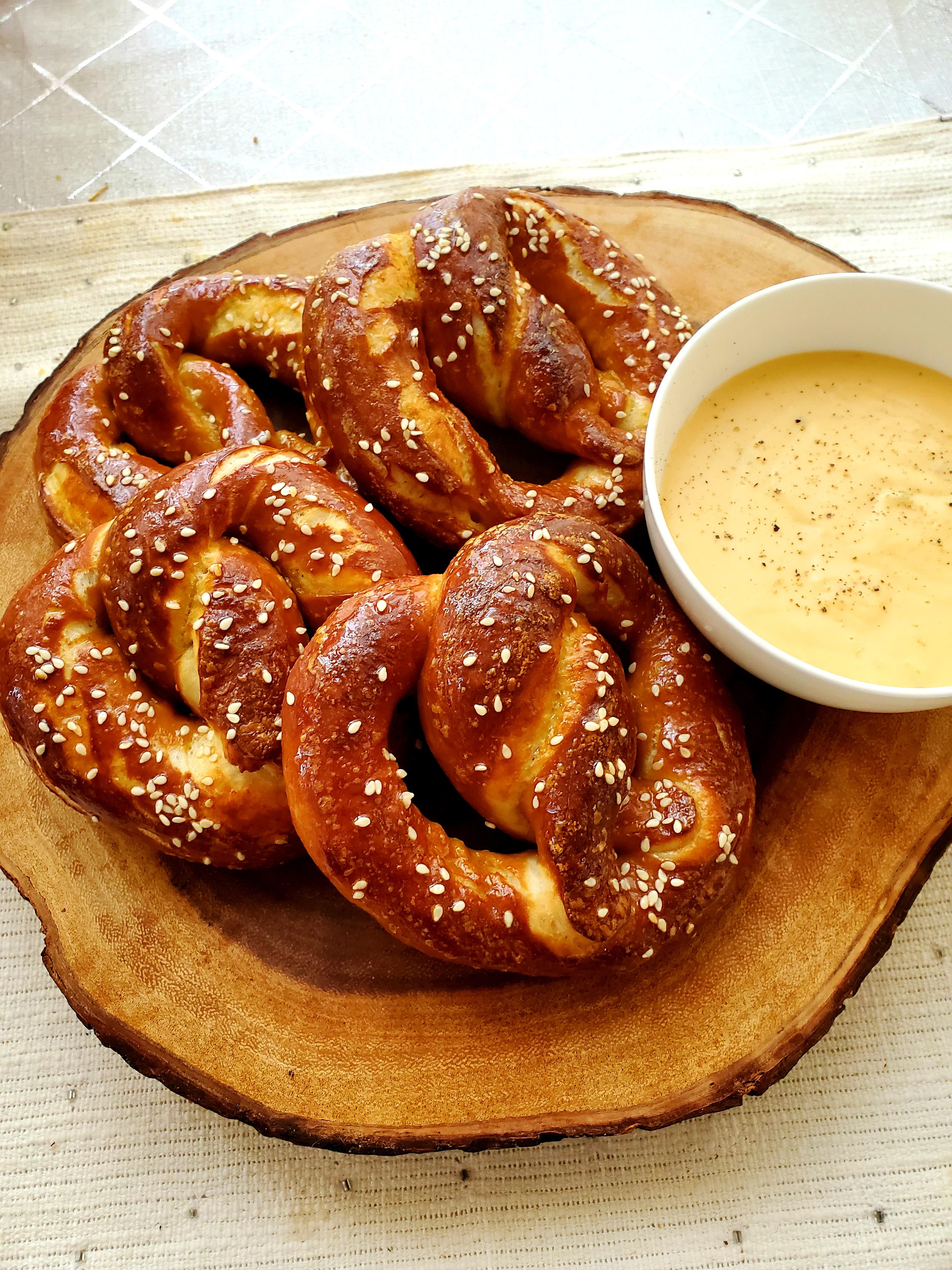 [Homemade] Pretzels and nacho cheese dipping sauce r/food
