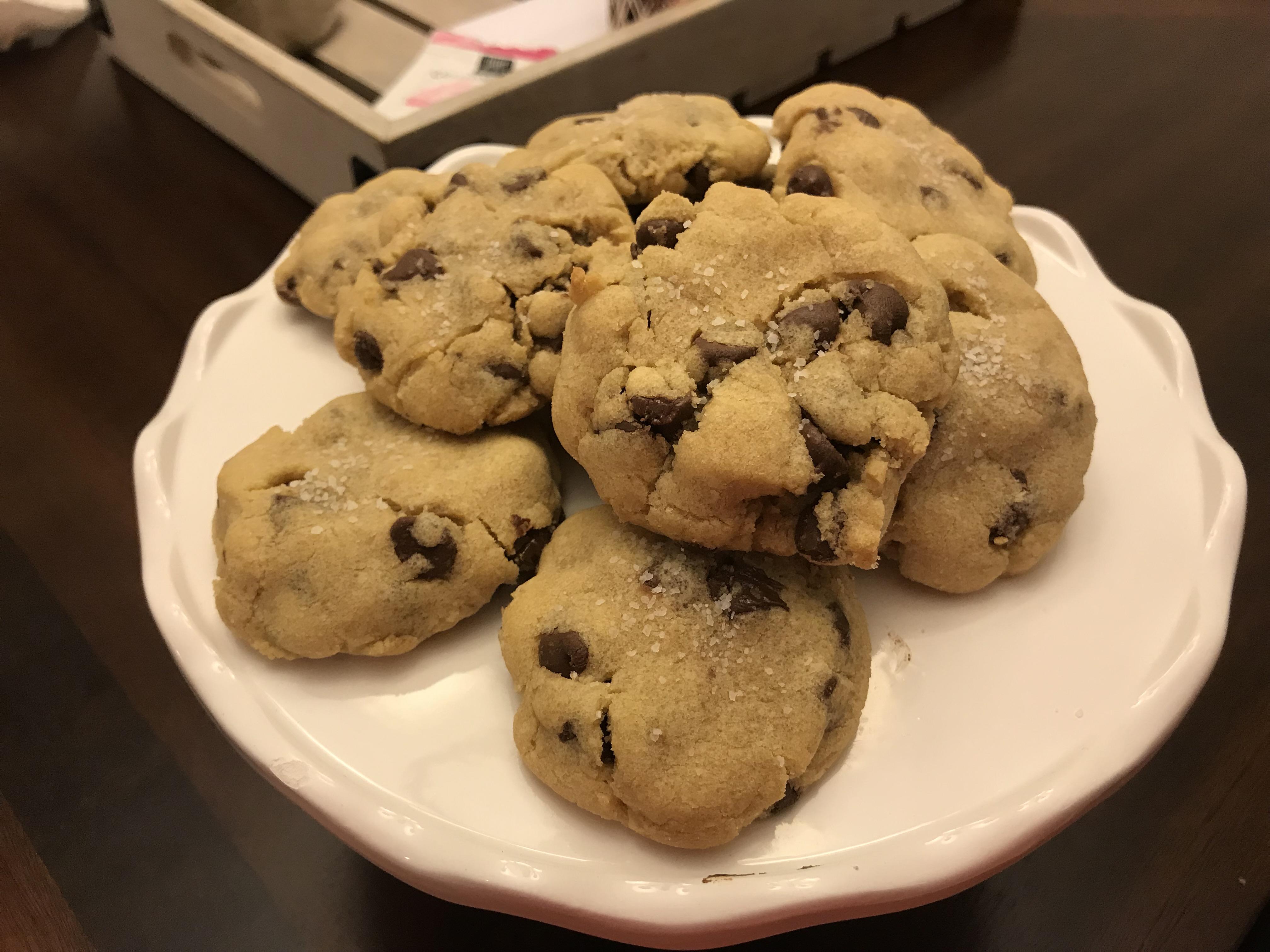 Brown butter sea salt chocolate chip cookies 😋 r/Baking
