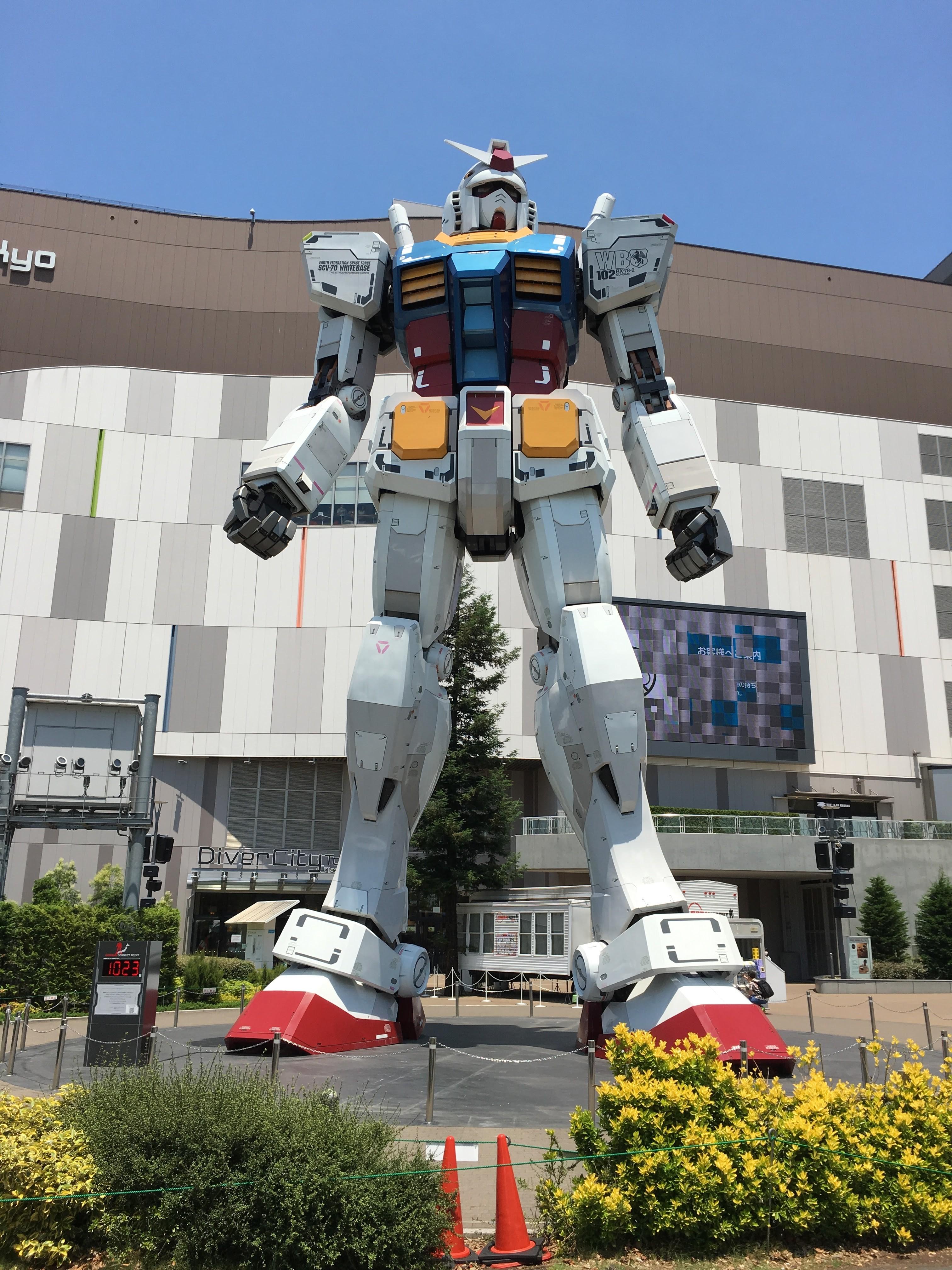 Showing the old Gundam at odaiba Tokyo. r/Gundam