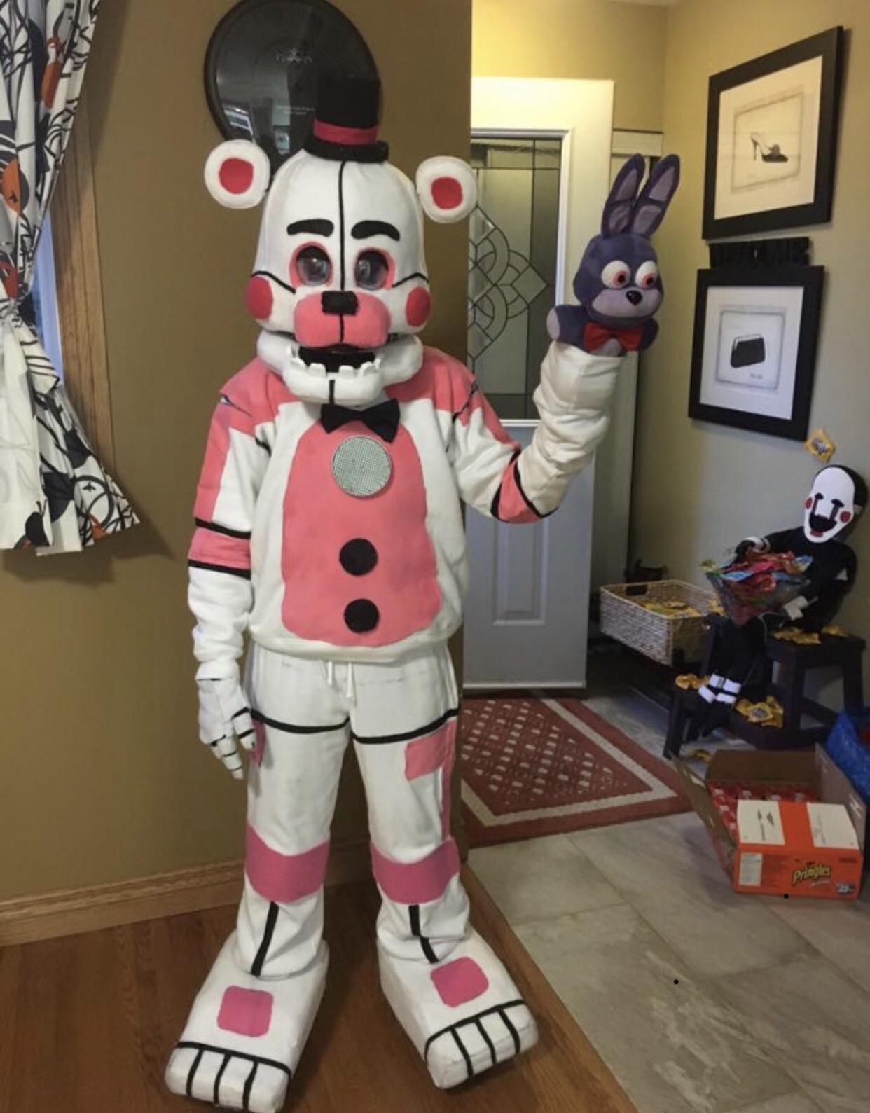 My first ever FNAF cosplay from back in 2016! r/fivenightsatfreddys