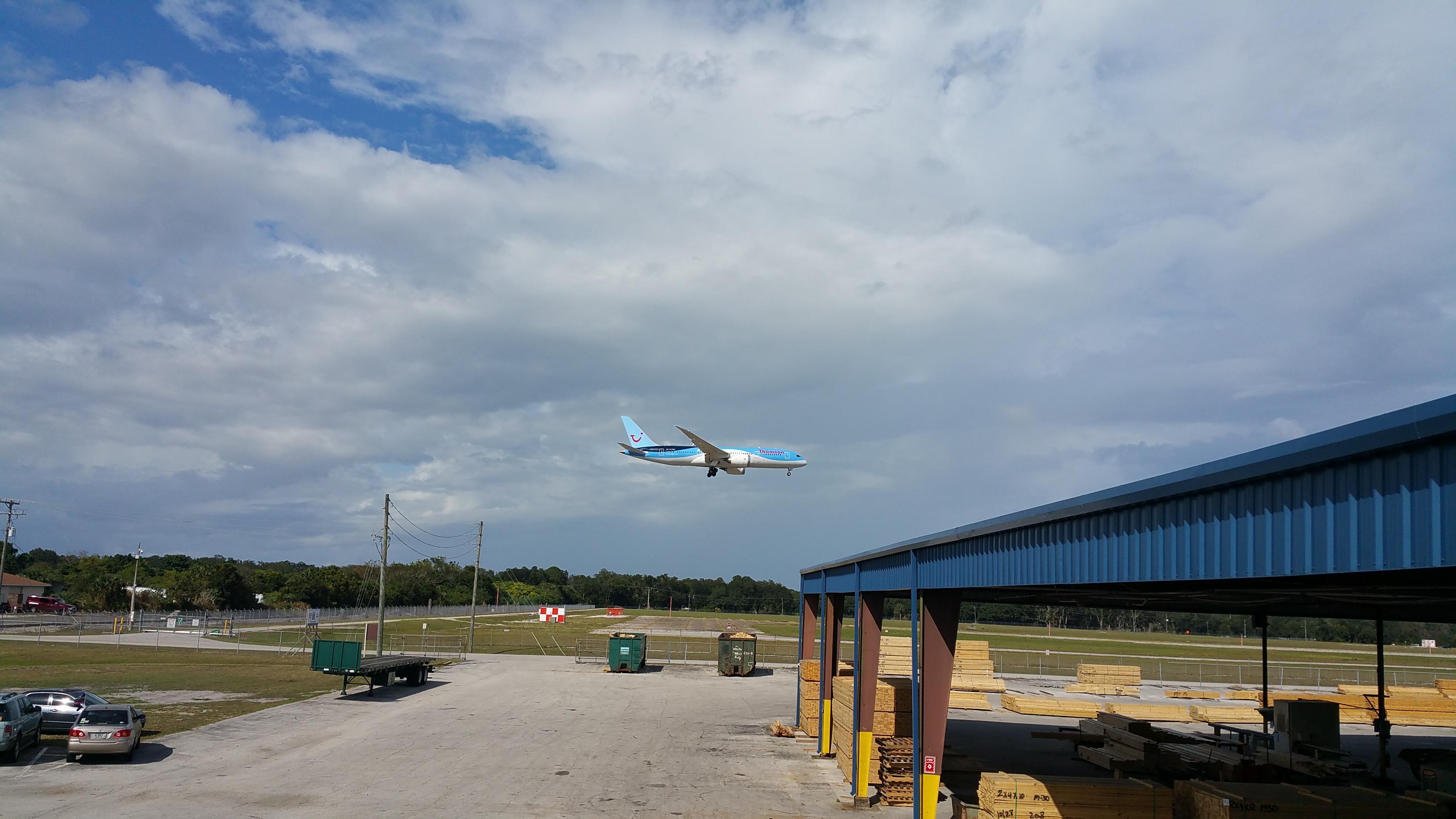 The first time a commercial 787 flight landed in Florida (Orlando