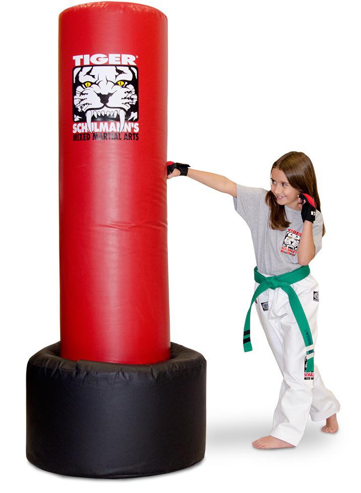 Girl punching a punching bag (pet) Has a 100 of hitting the enemy