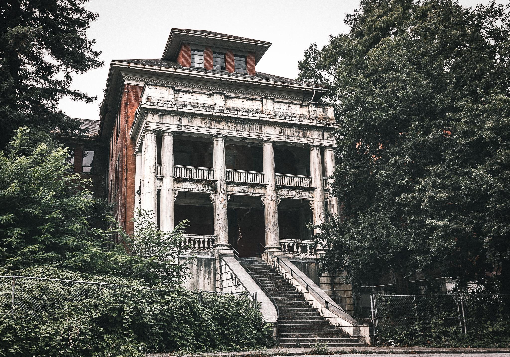 West Lawn Building at Riverview Hospital [OC] [2048x1345] r/urbanexploration