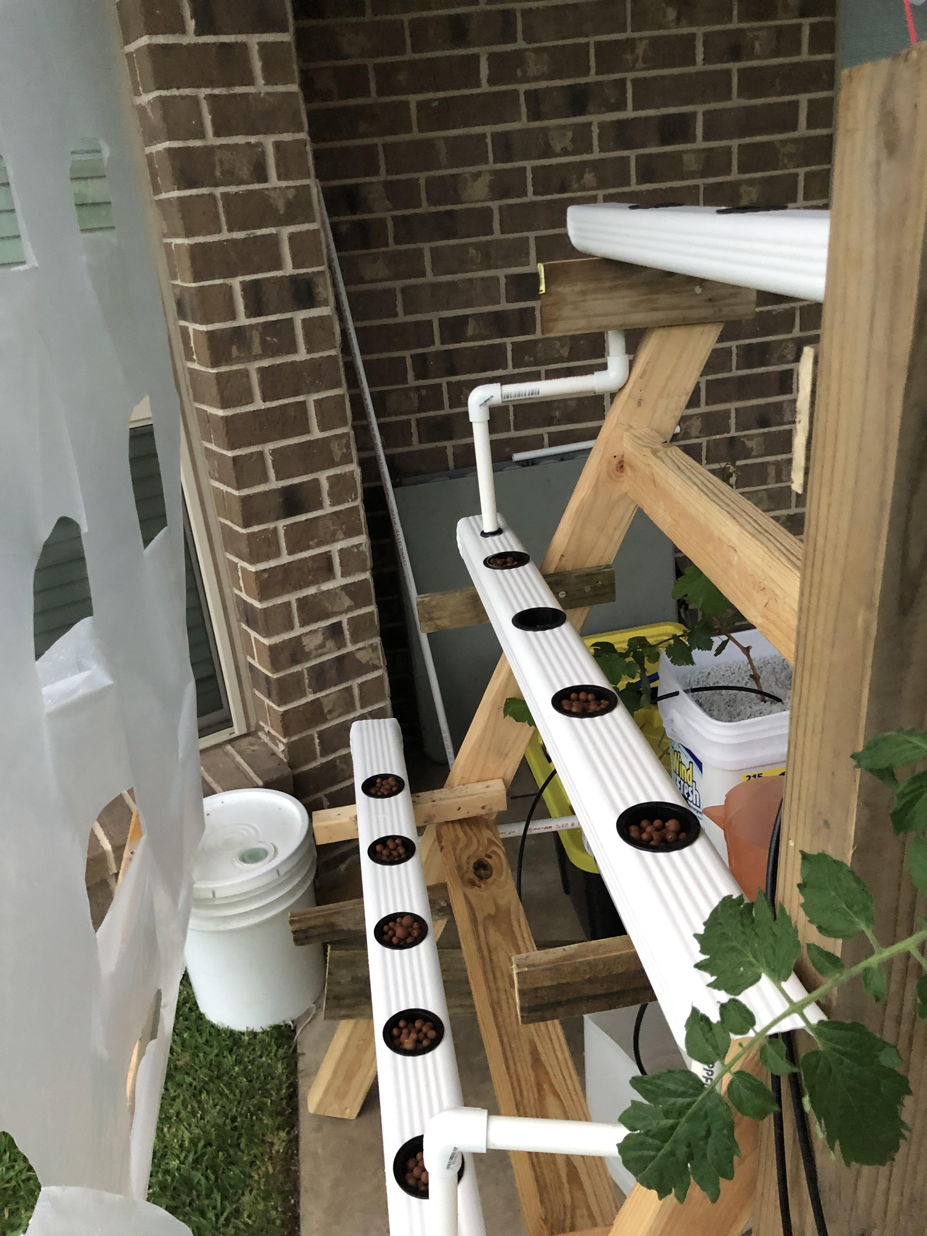 My new NFT setup to run along with my dutch buckets r/Hydroponics