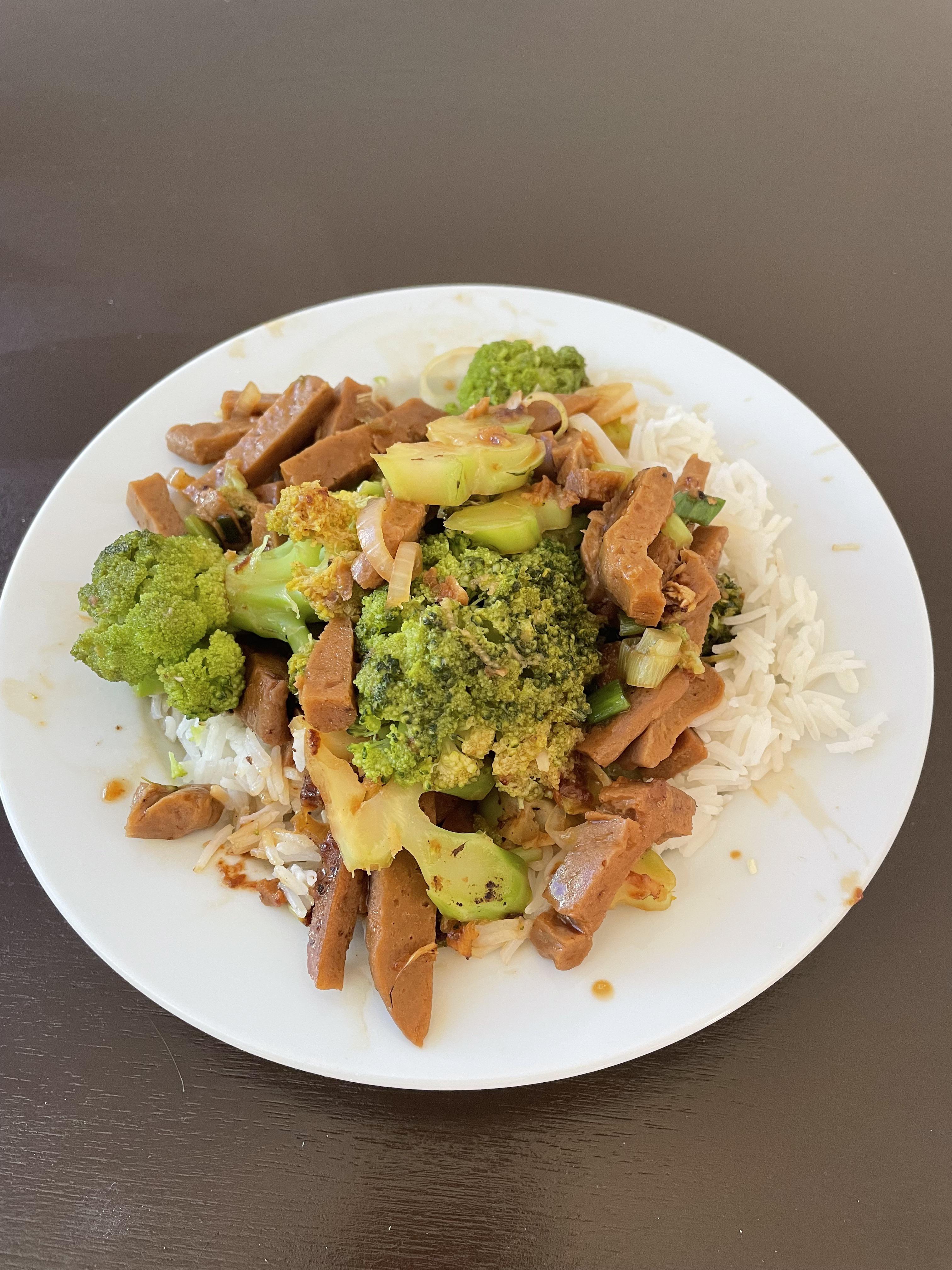 Broccoli Seitan StirFry, 80grams of protein r/veganfitness