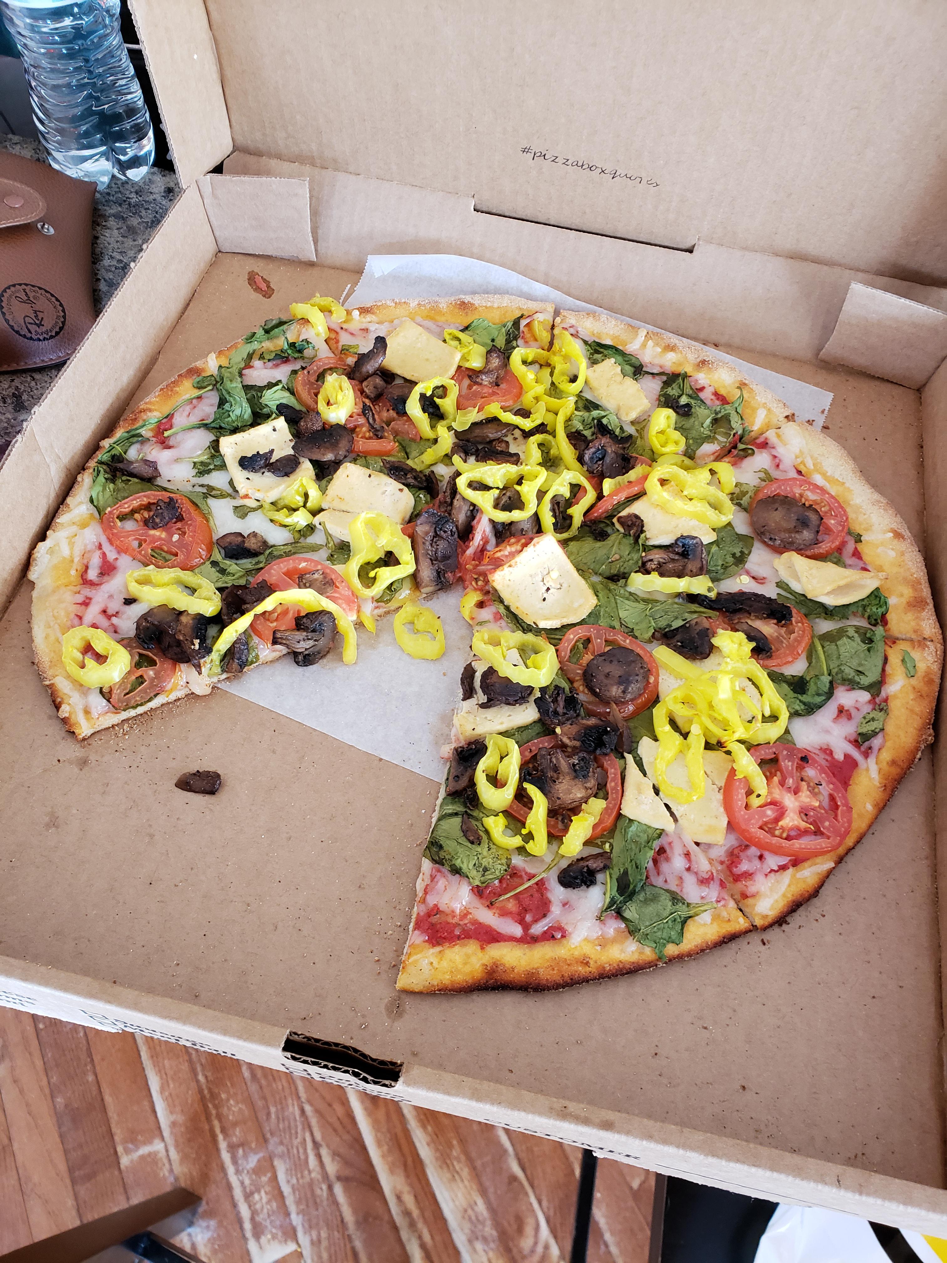 Best vegan pizza I've ever had! r/vegan