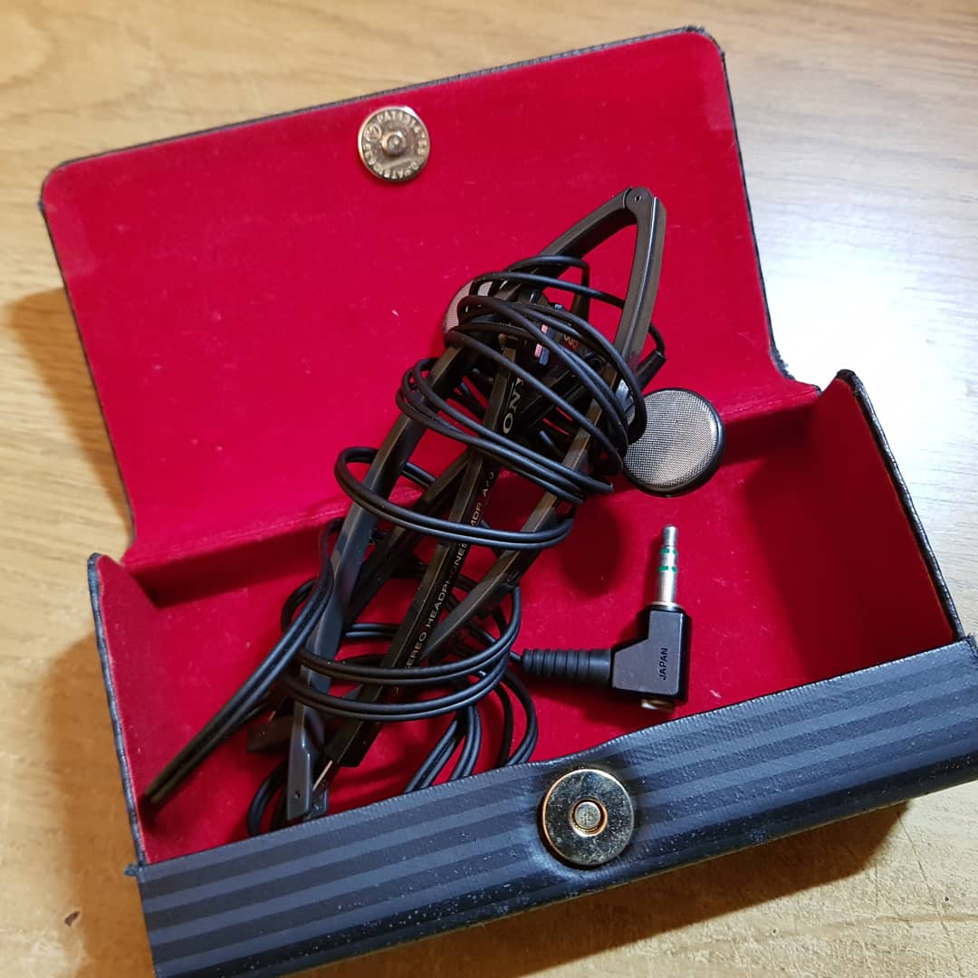 Sony MDRA40 headphones from the mid80s...very crisp sound. r/headphones