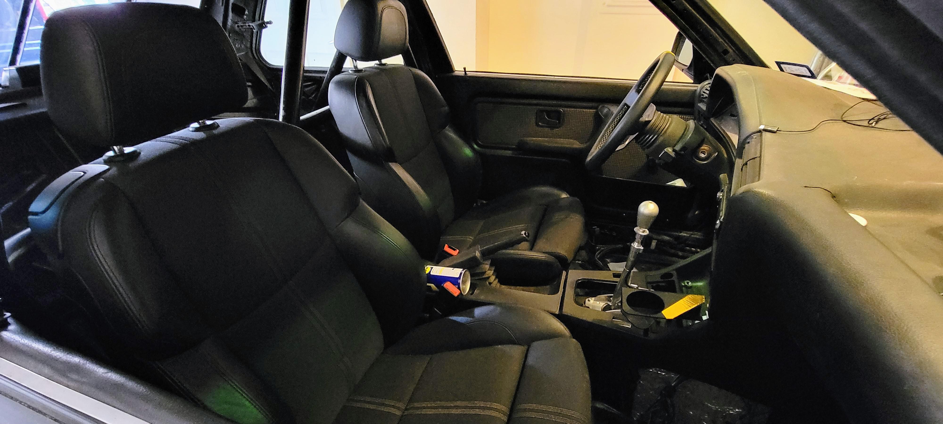 E92 m3 manual seats sit very well in e30 r/E30