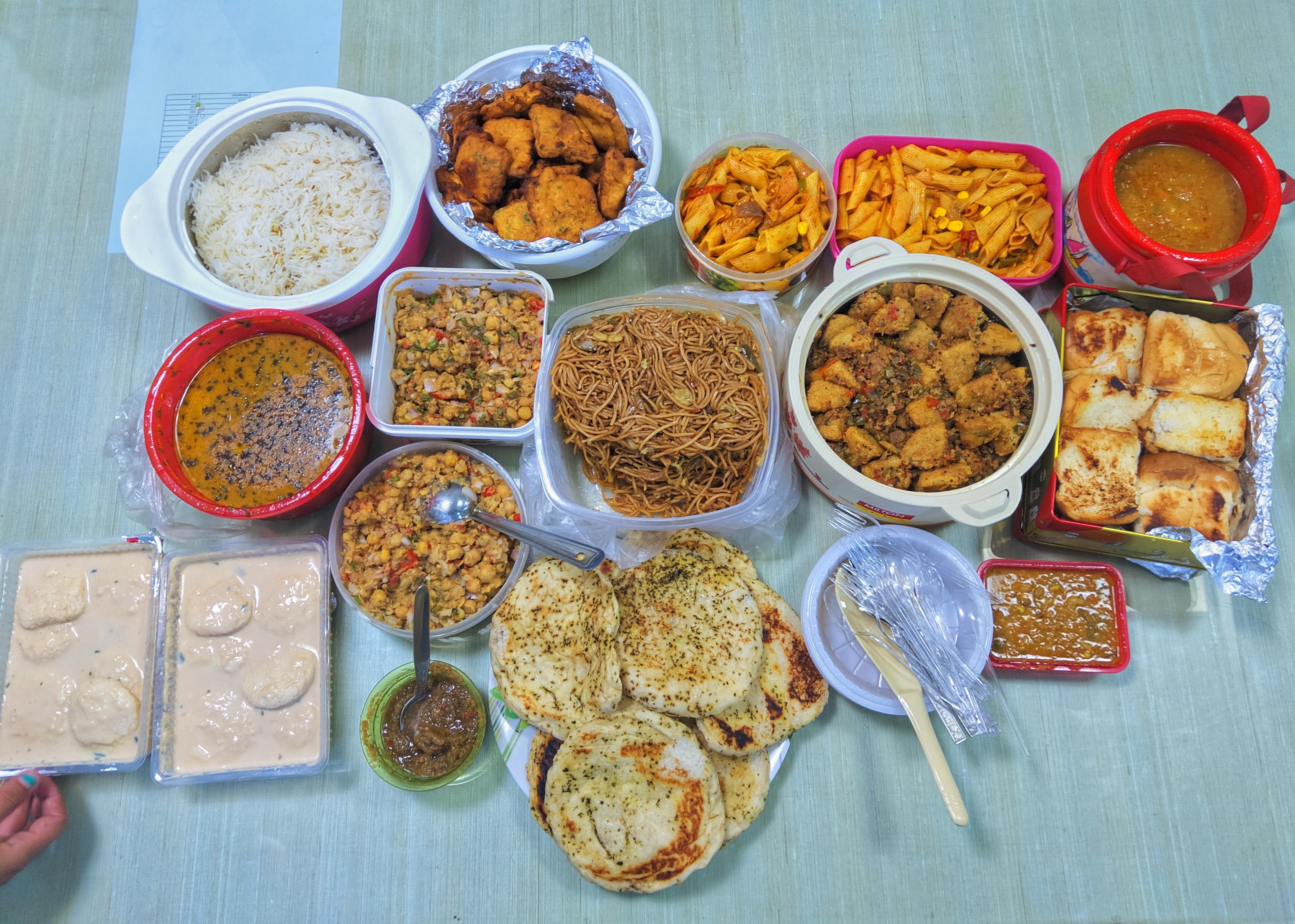 Potluck party at my office!! For those who don't know, it's en event