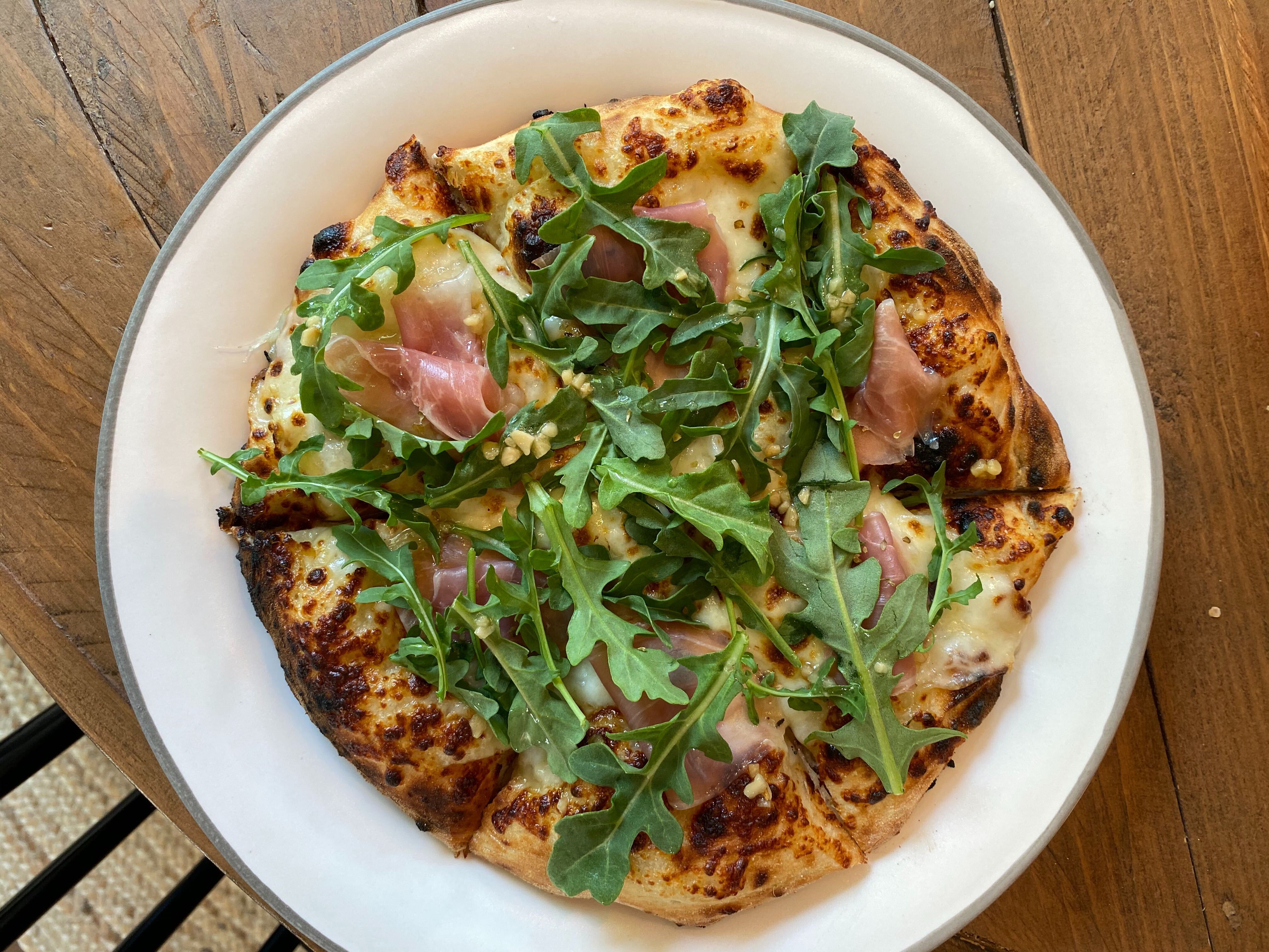 Prosciutto and Arugula made on the Ooni Pro. r/Pizza