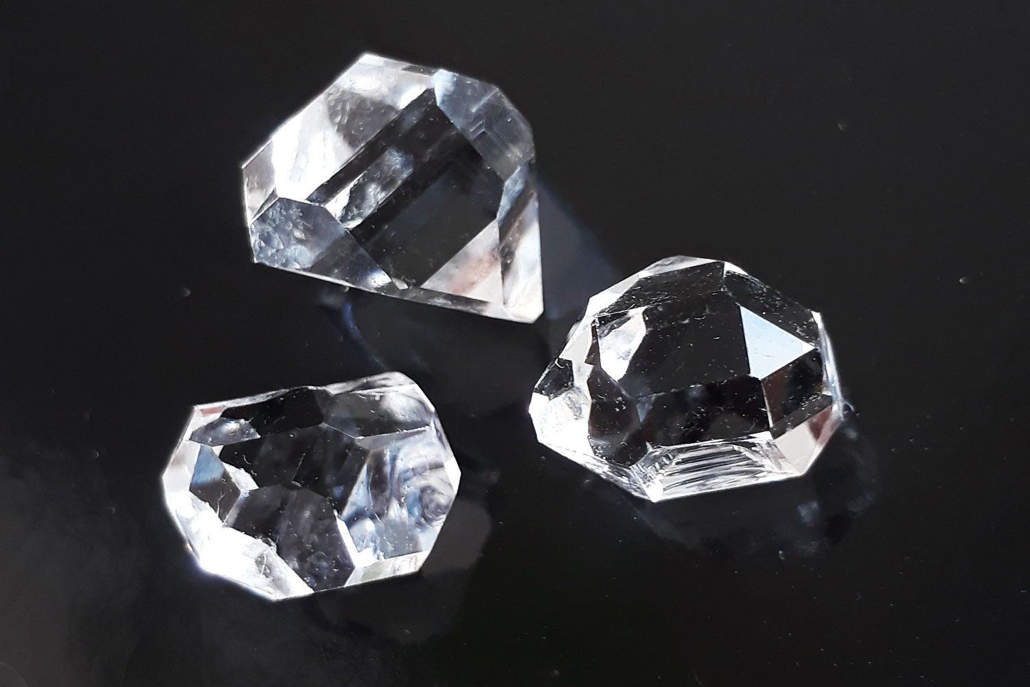 Some shiny alum crystals r/crystalgrowing