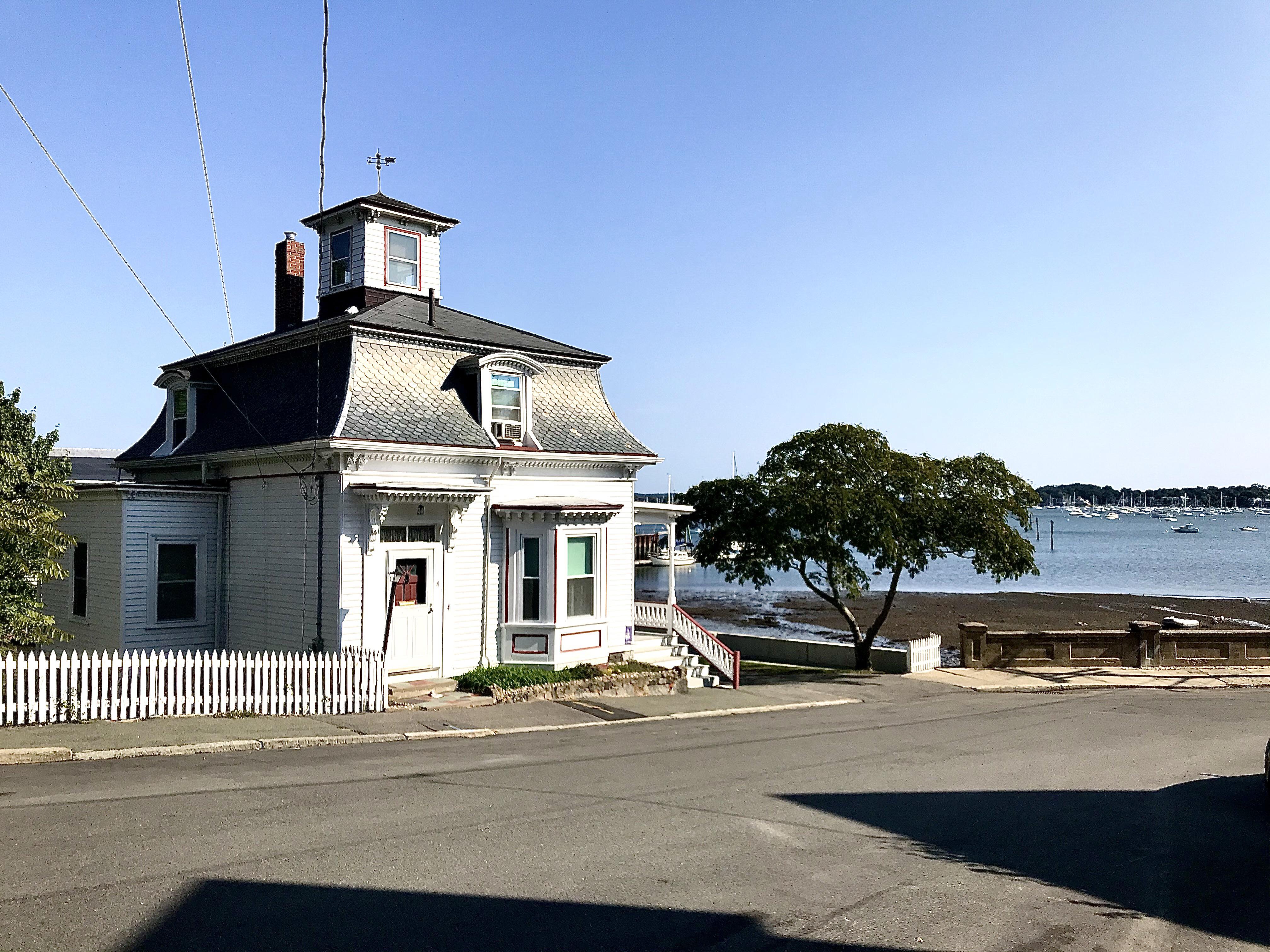 Visited the Dennison house from Hocus Pocus today in Salem, MA r