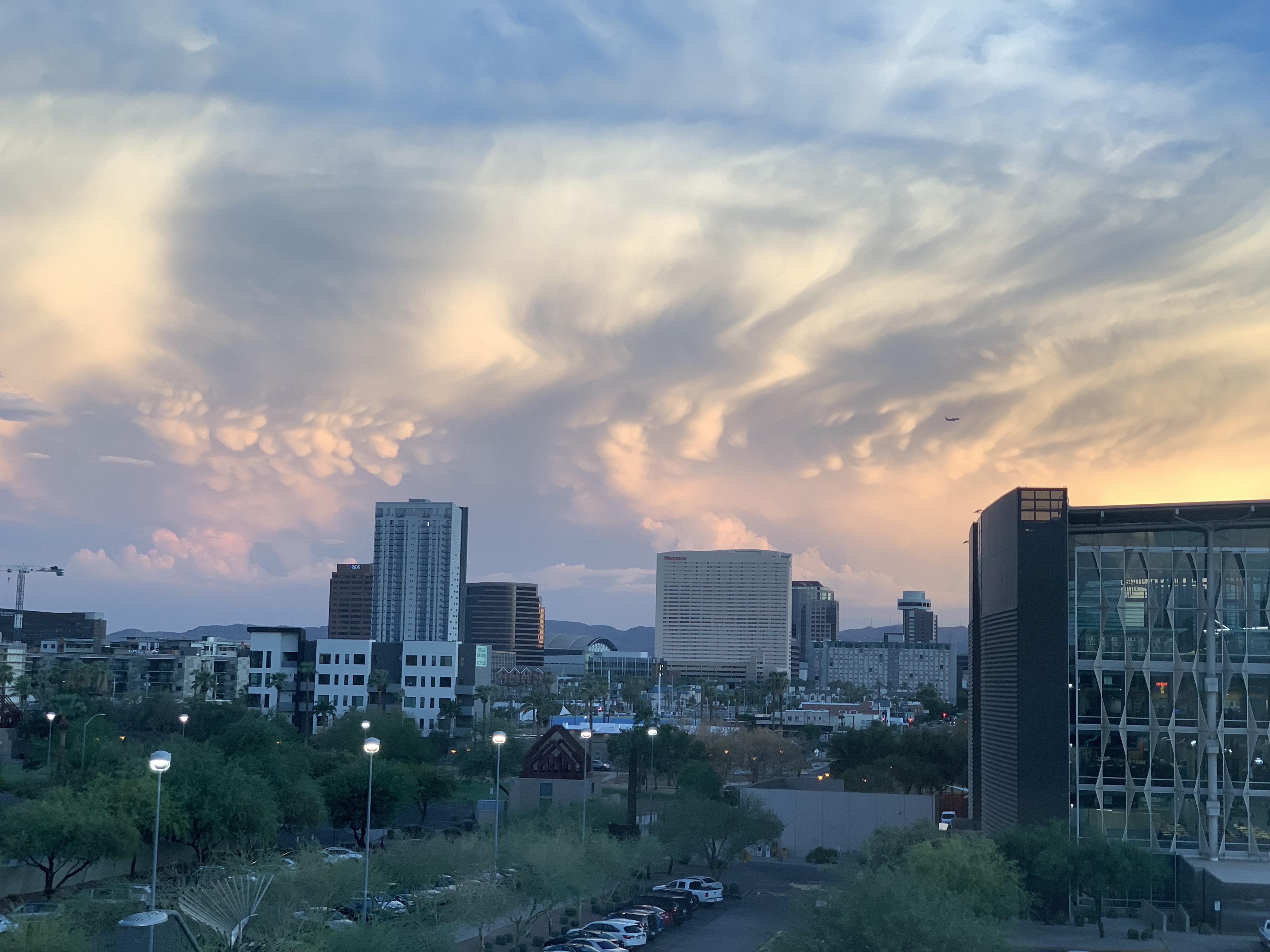 This evenings view from my apartment. Got to love AZ!! r/phoenix