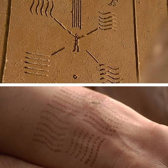 Leeloos Tattoo Is Wrong Comparative To The Hieroglyphics? : R/Fifthelement 554_x_554_jpg