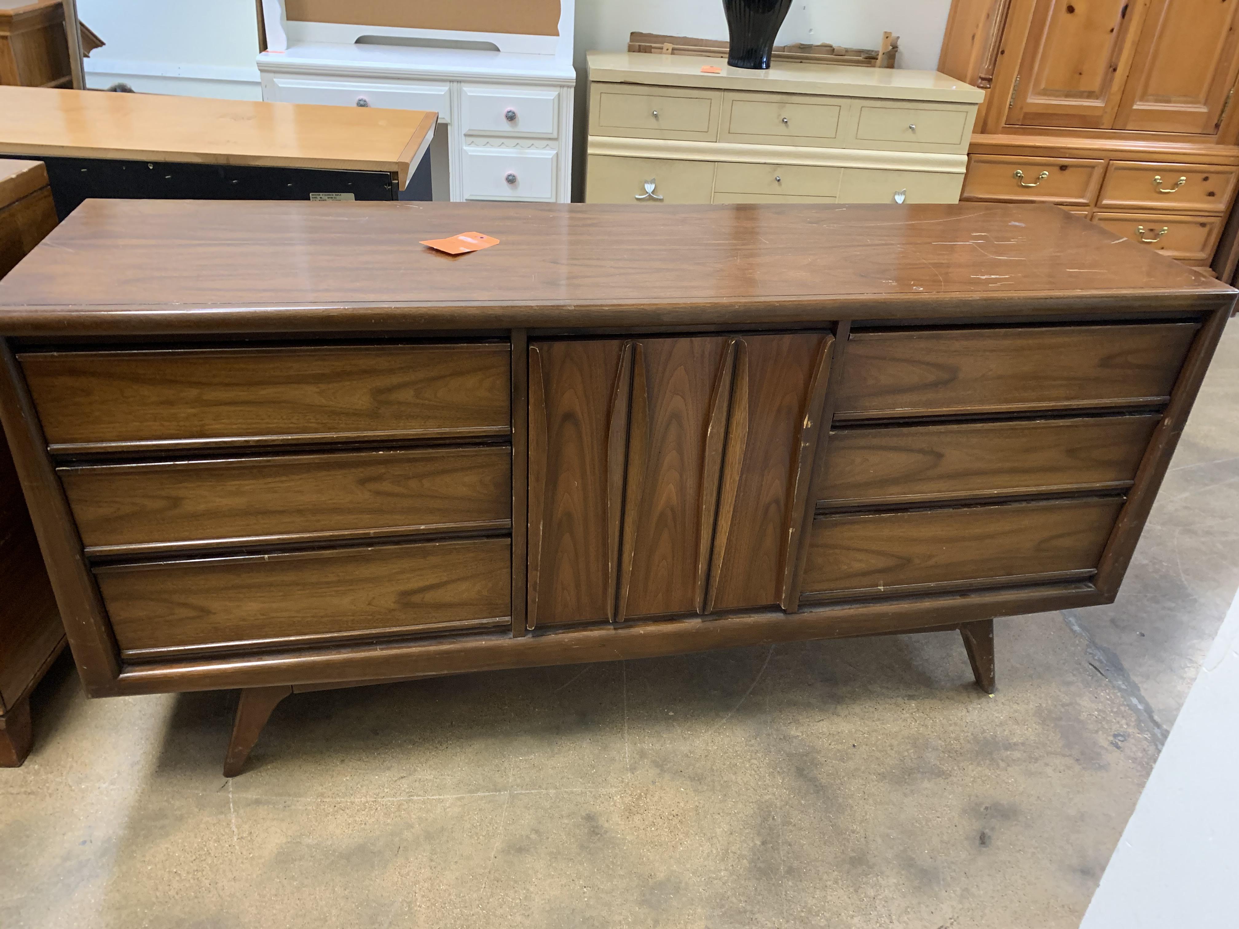 Just ran into this and fell in love. Anyone know anything about United