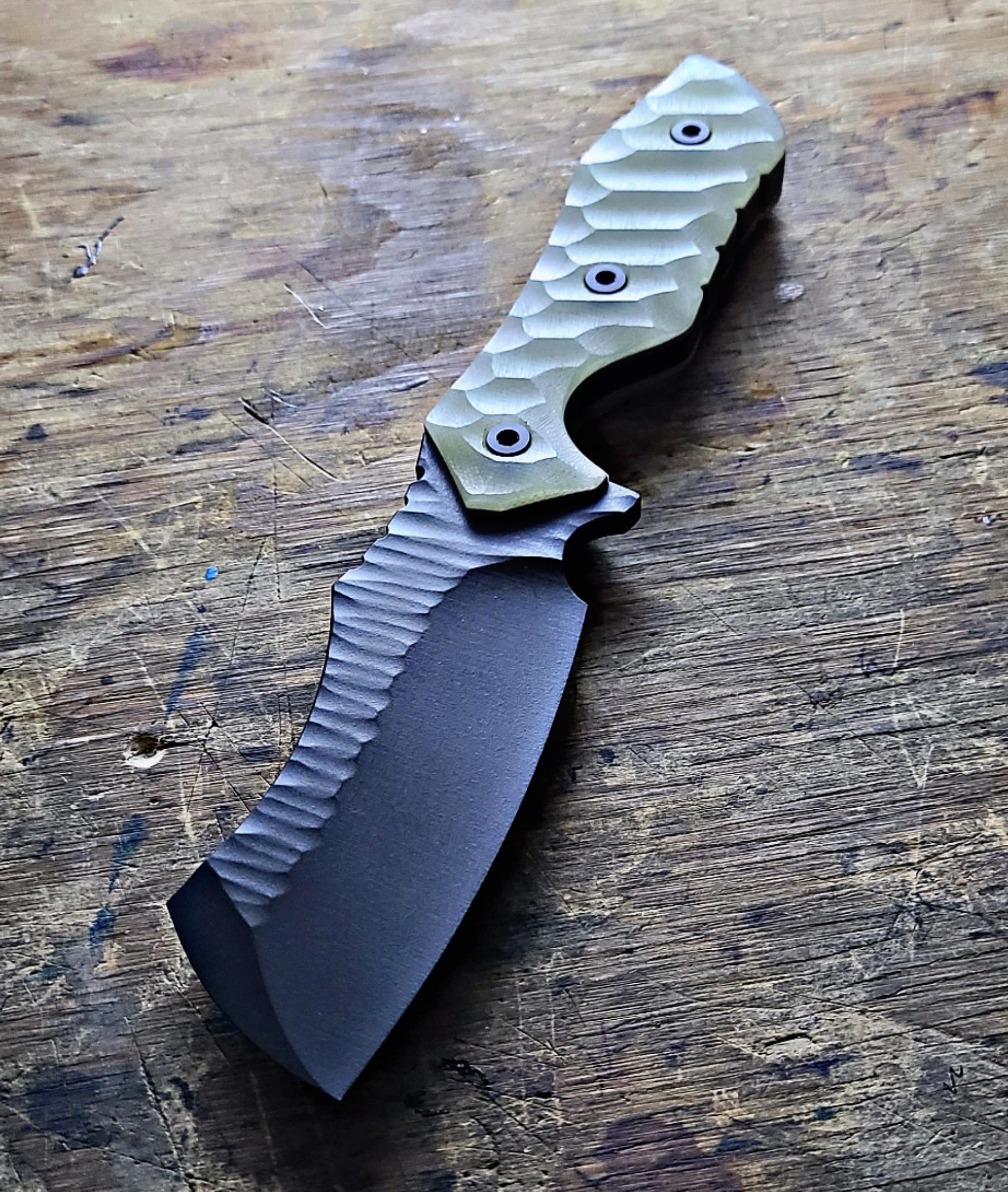 A custom blade i finished up made from 3/16" D2 steel. Sculpted blade