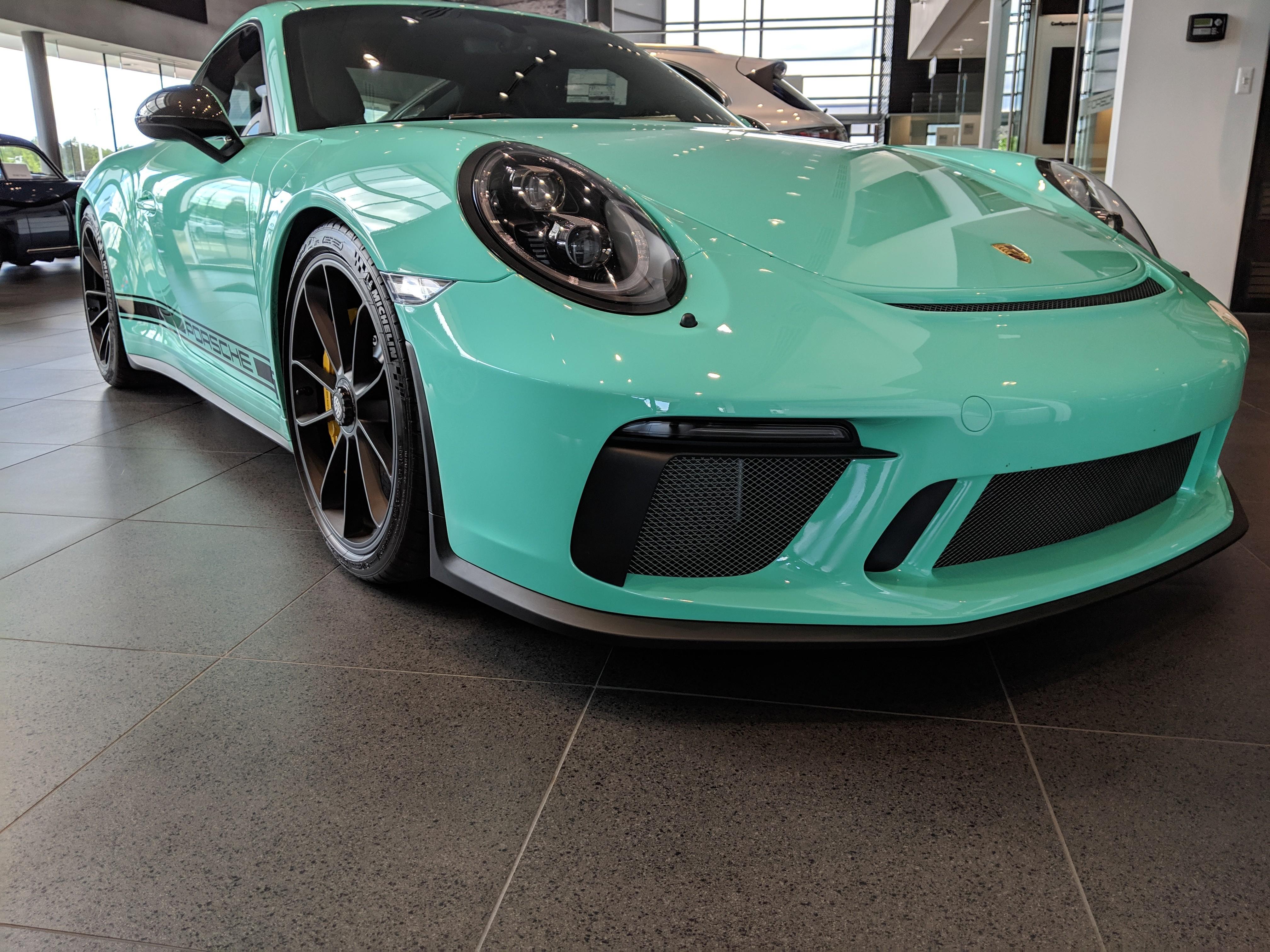 Mint Green Touring r/Porsche