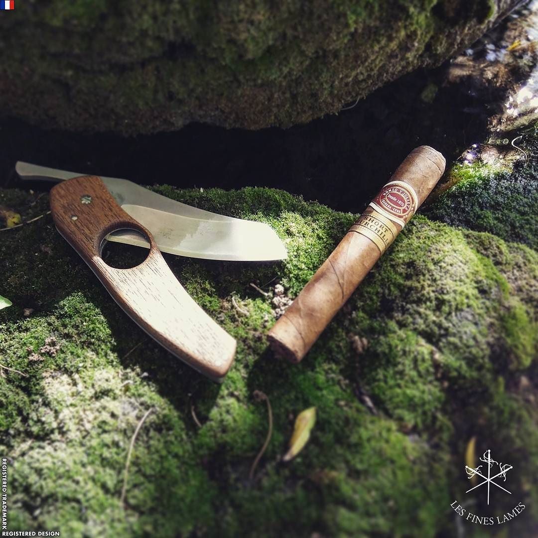 Cigar cutter/knife r/cigars